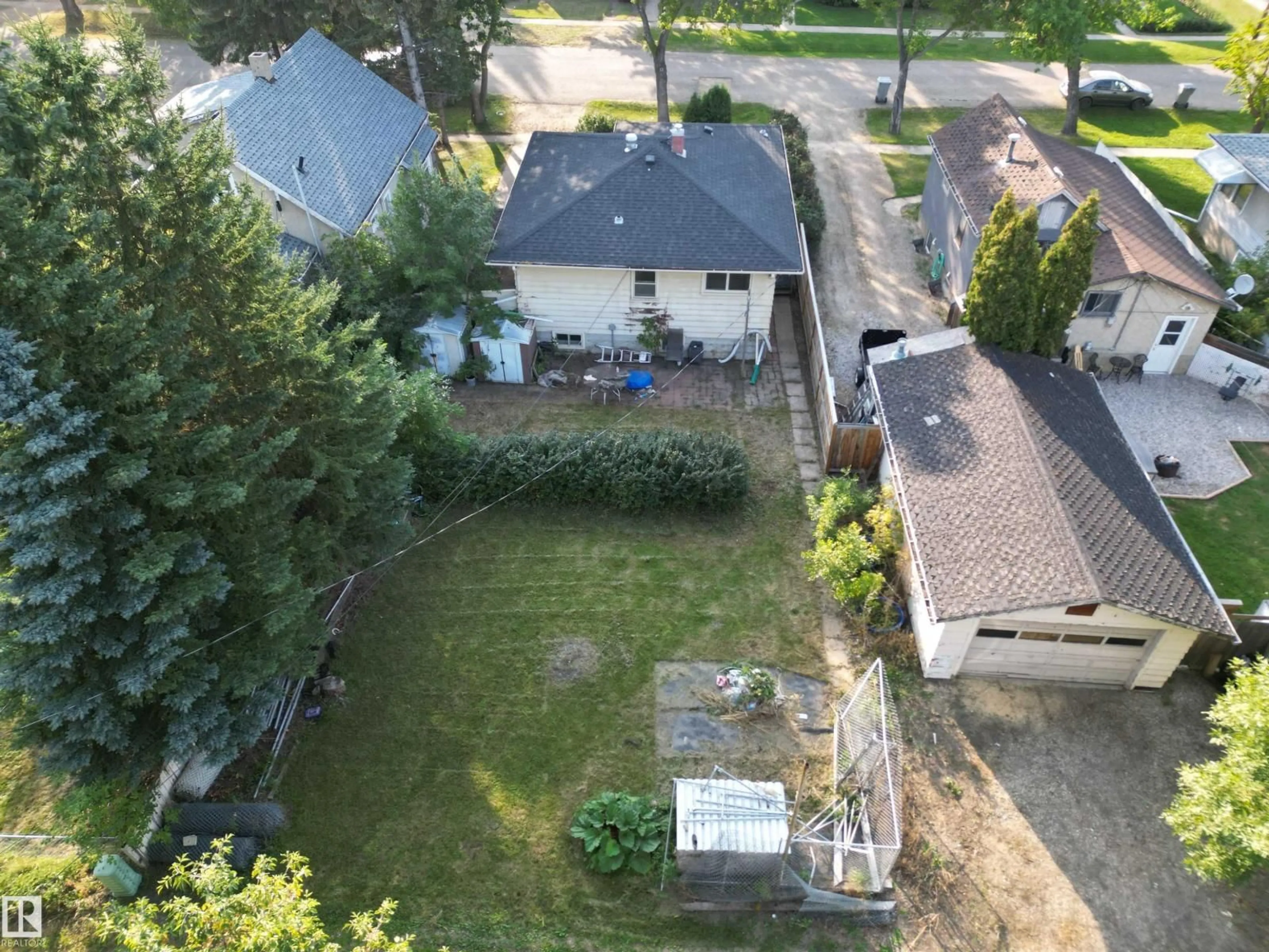 A pic from outside/outdoor area/front of a property/back of a property/a pic from drone, street for 5021 48 ST, Calmar Alberta T0C0V0
