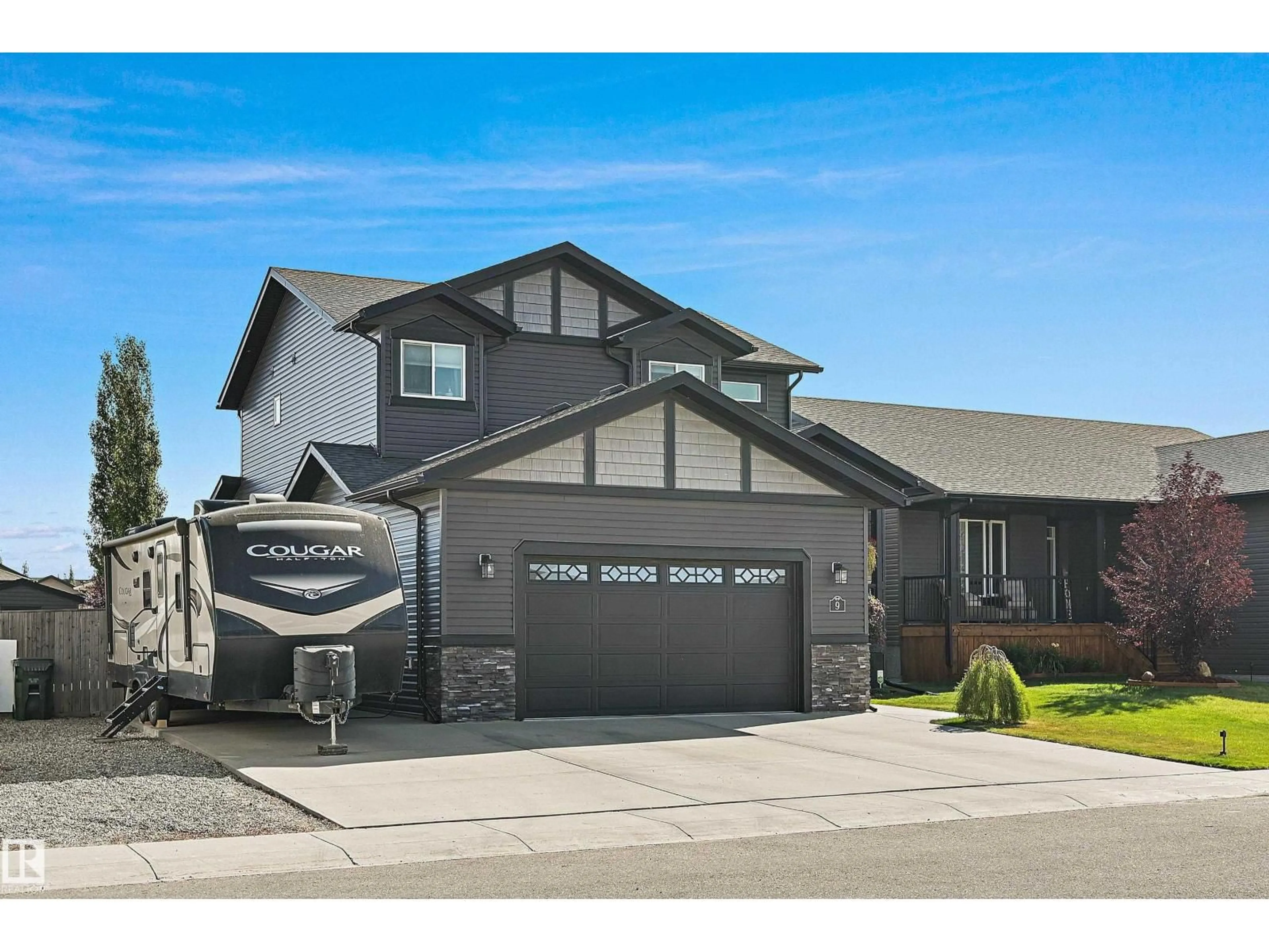 Home with vinyl exterior material, street for 9 VICEROY CR, Olds Alberta T4H0C4