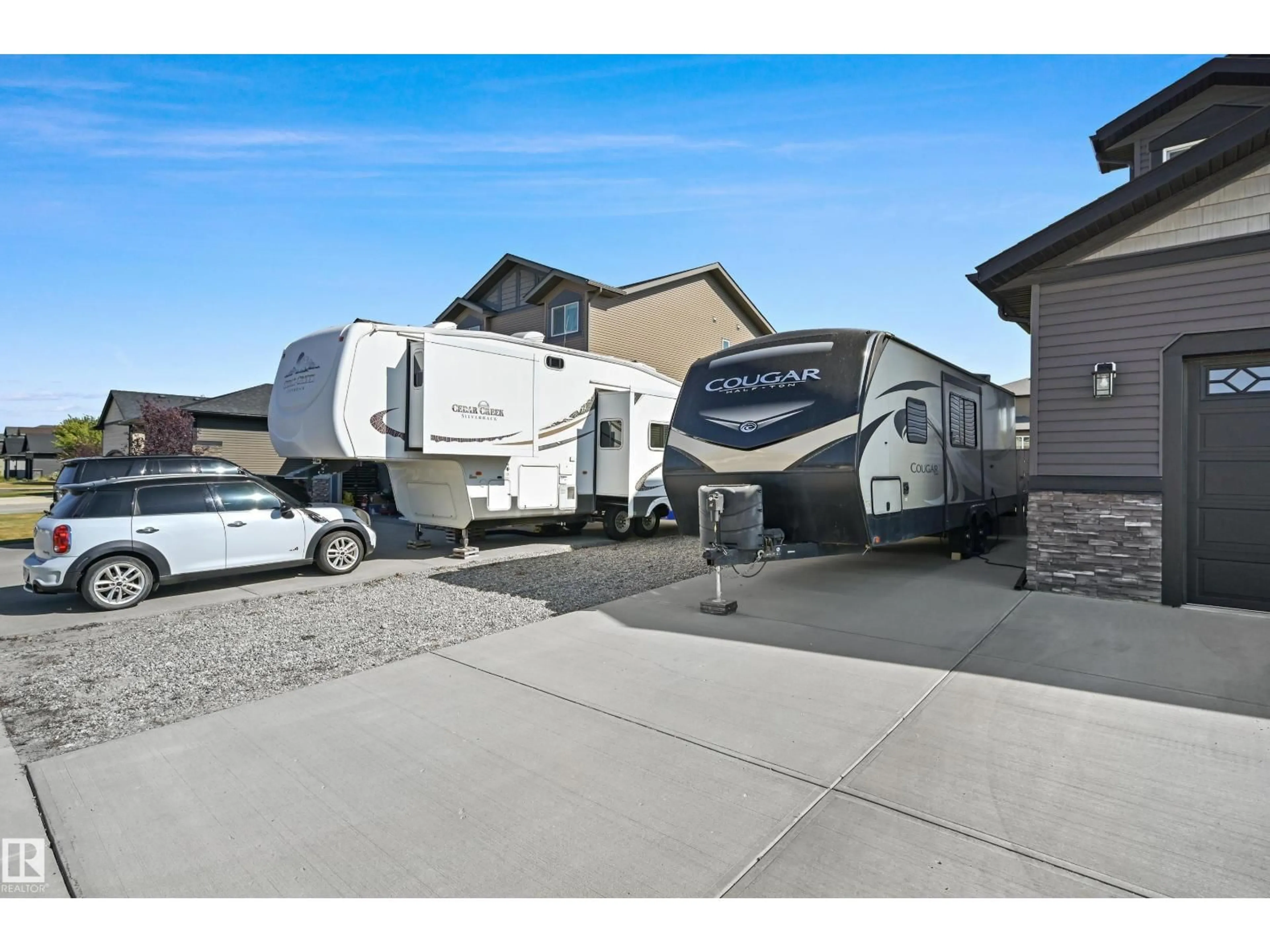 A pic from outside/outdoor area/front of a property/back of a property/a pic from drone, street for 9 VICEROY CR, Olds Alberta T4H0C4