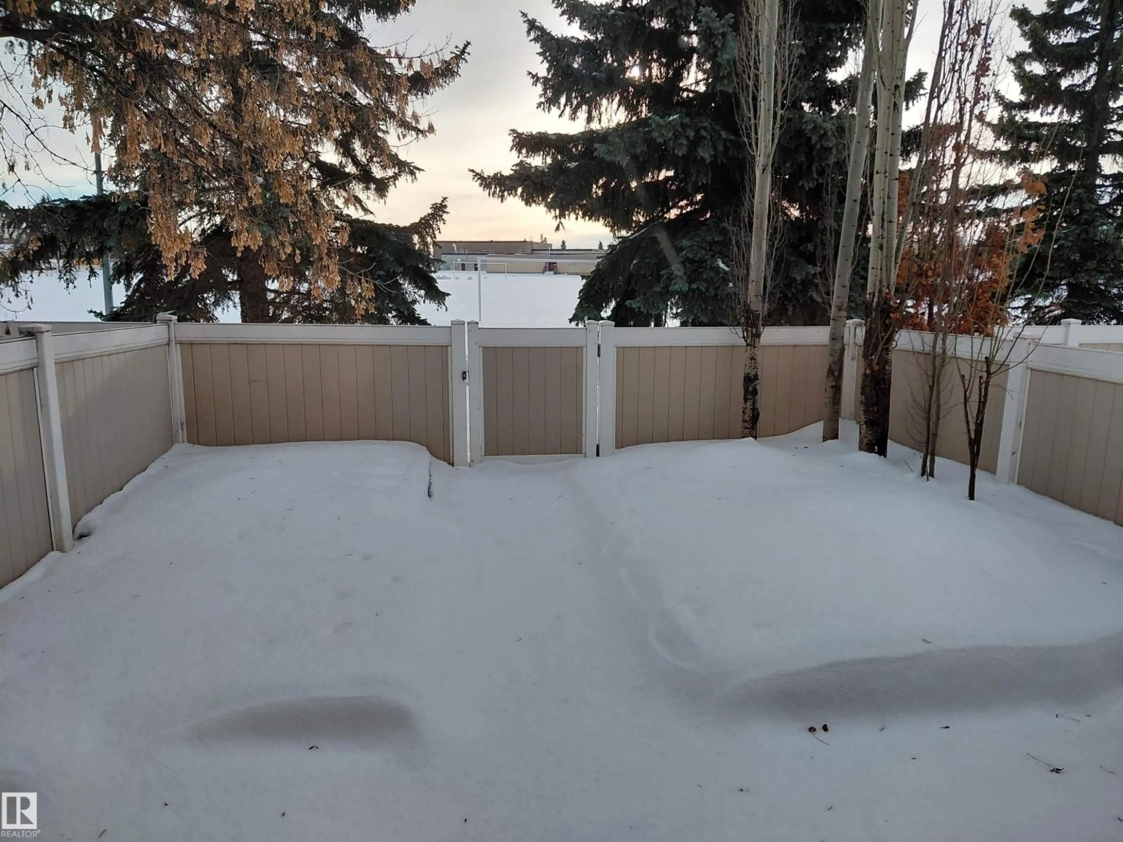 Patio, unknown for 7721 37 AV, Edmonton Alberta T6K1T9