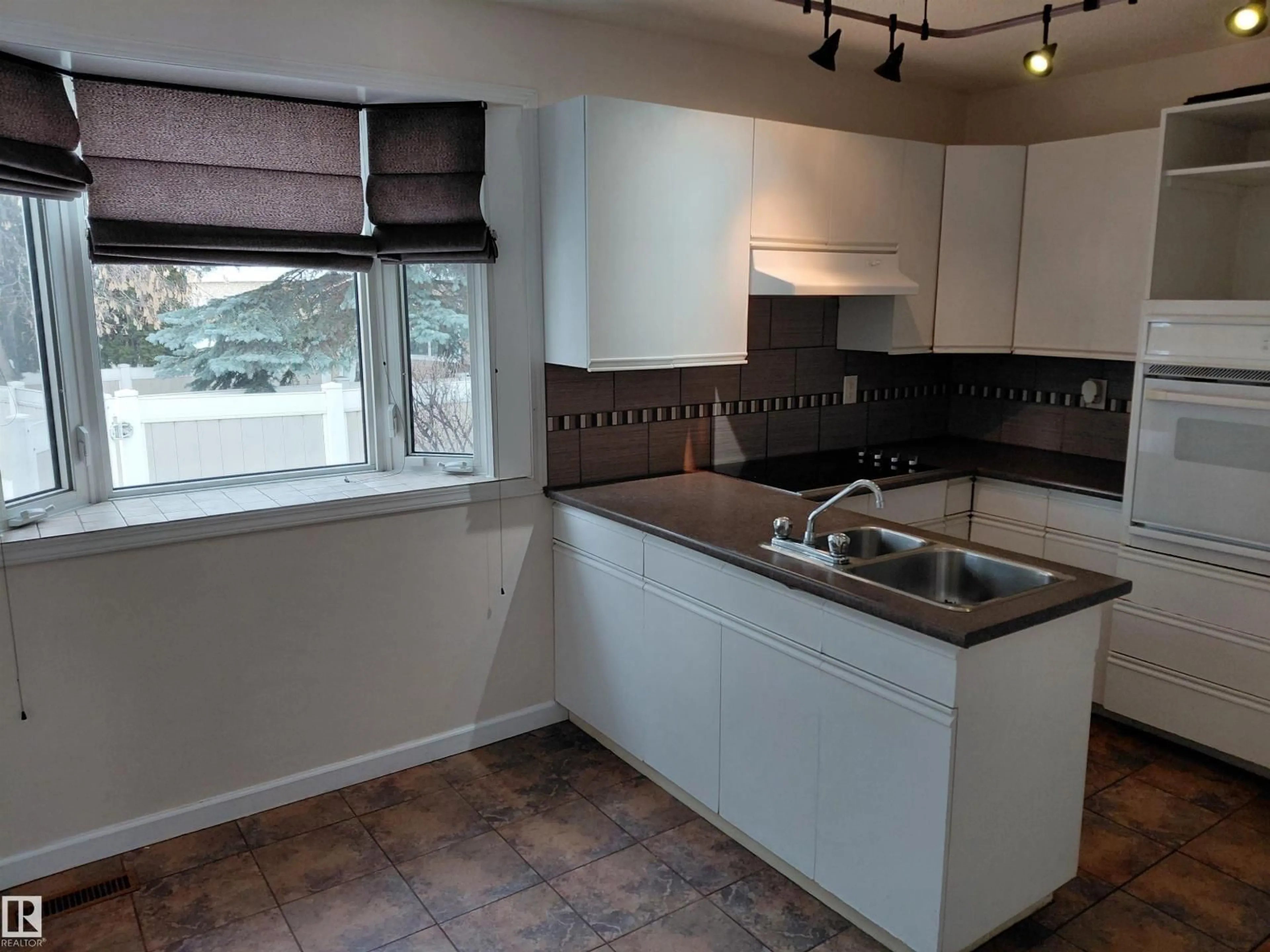 Standard kitchen, unknown for 7721 37 AV, Edmonton Alberta T6K1T9