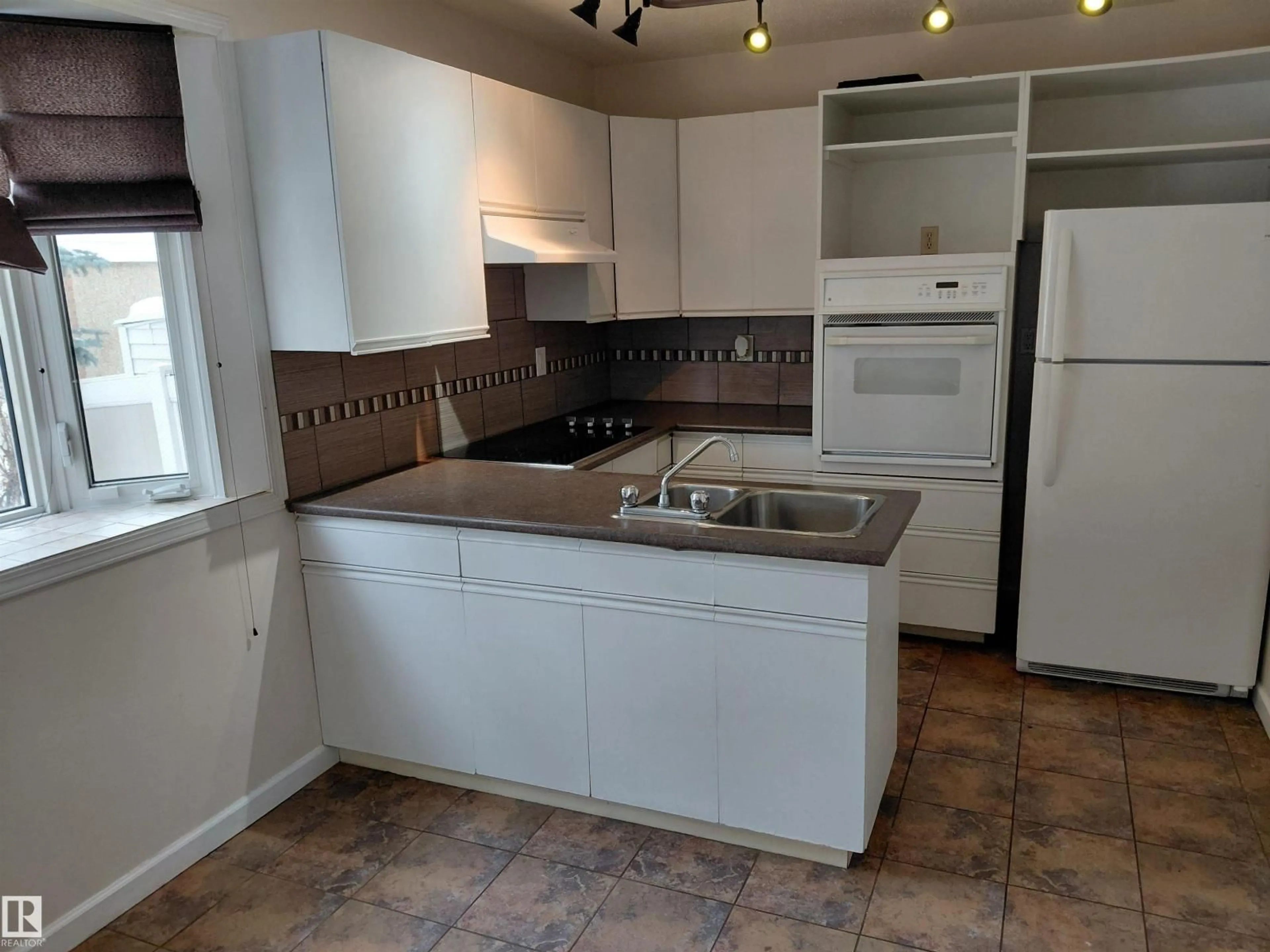 Standard kitchen, unknown for 7721 37 AV, Edmonton Alberta T6K1T9
