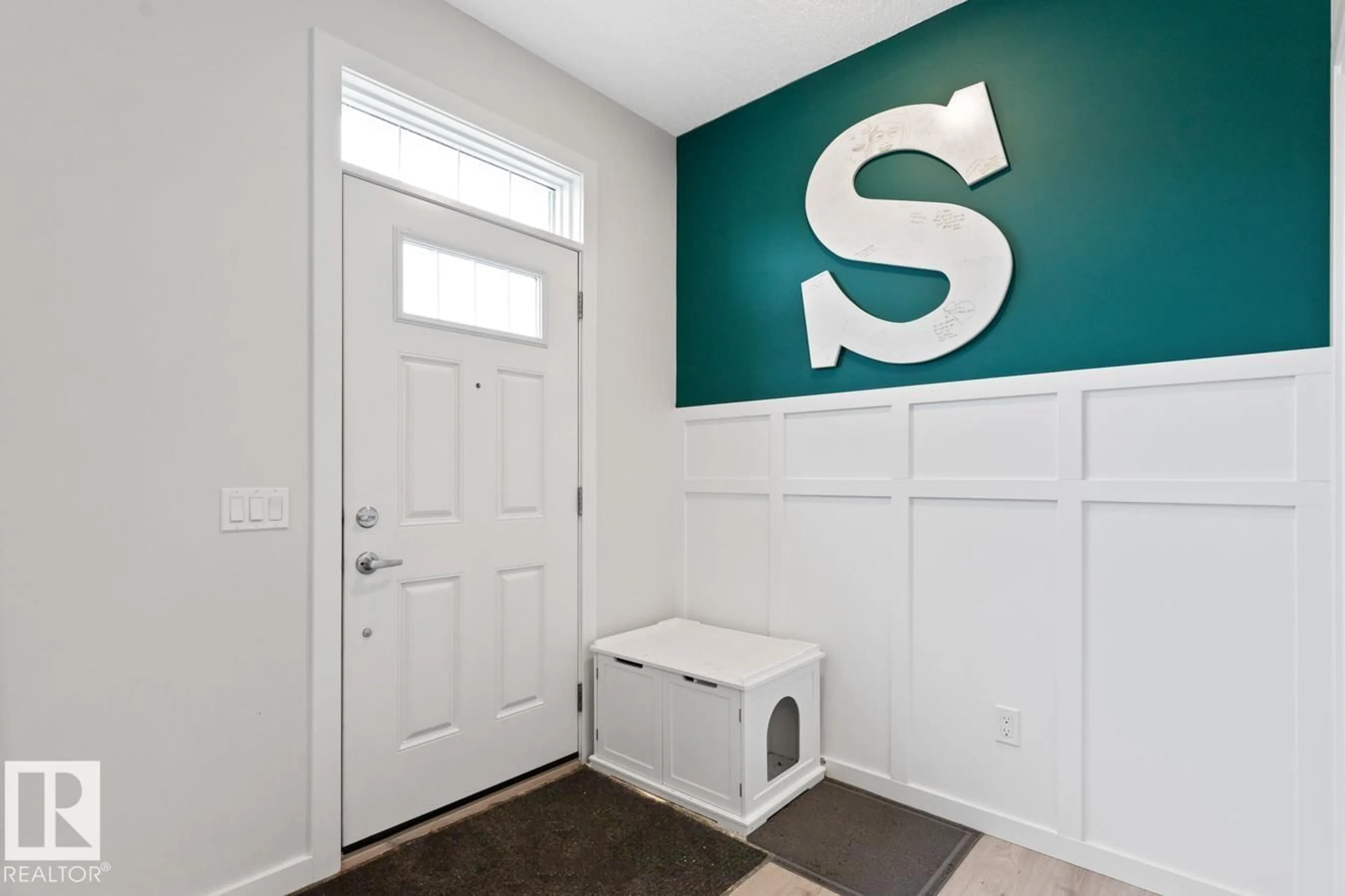 Indoor entryway for 2147 MAPLE RD, Edmonton Alberta T6T2L6