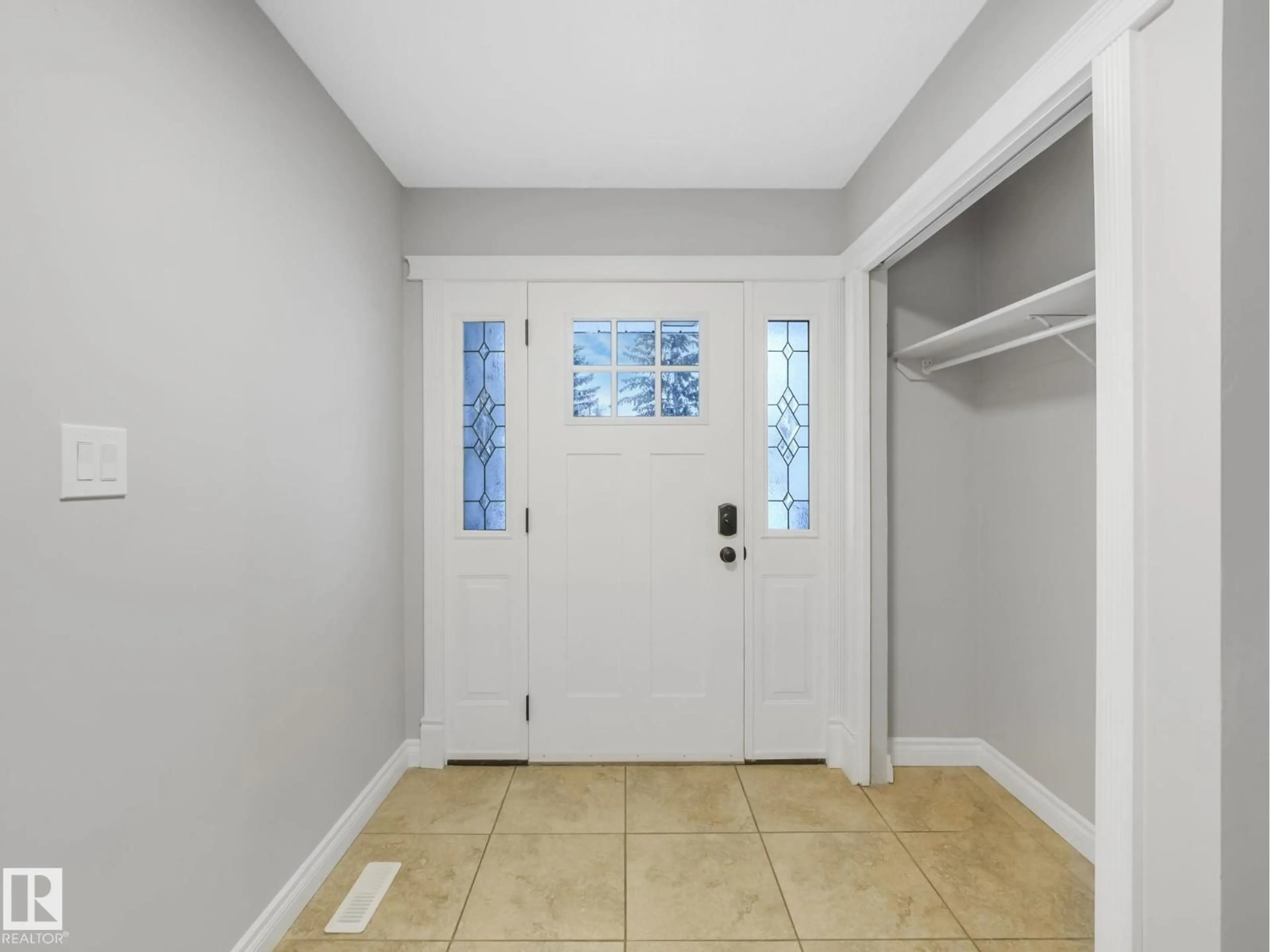 Indoor entryway for 9 MENALTA PL, Cardiff Alberta T8R1N2