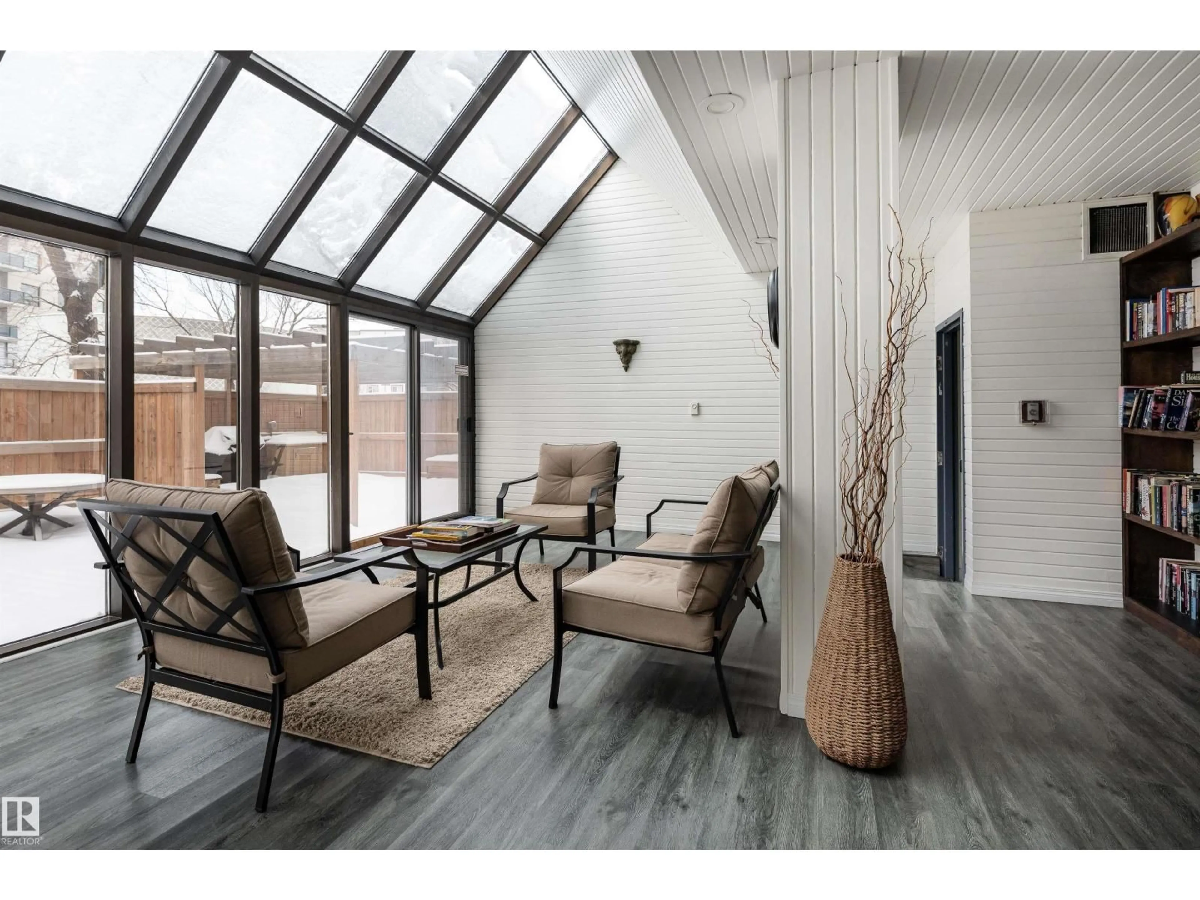 Unknown for 702 - 8340 JASPER AV NW, Edmonton Alberta T5H4C6