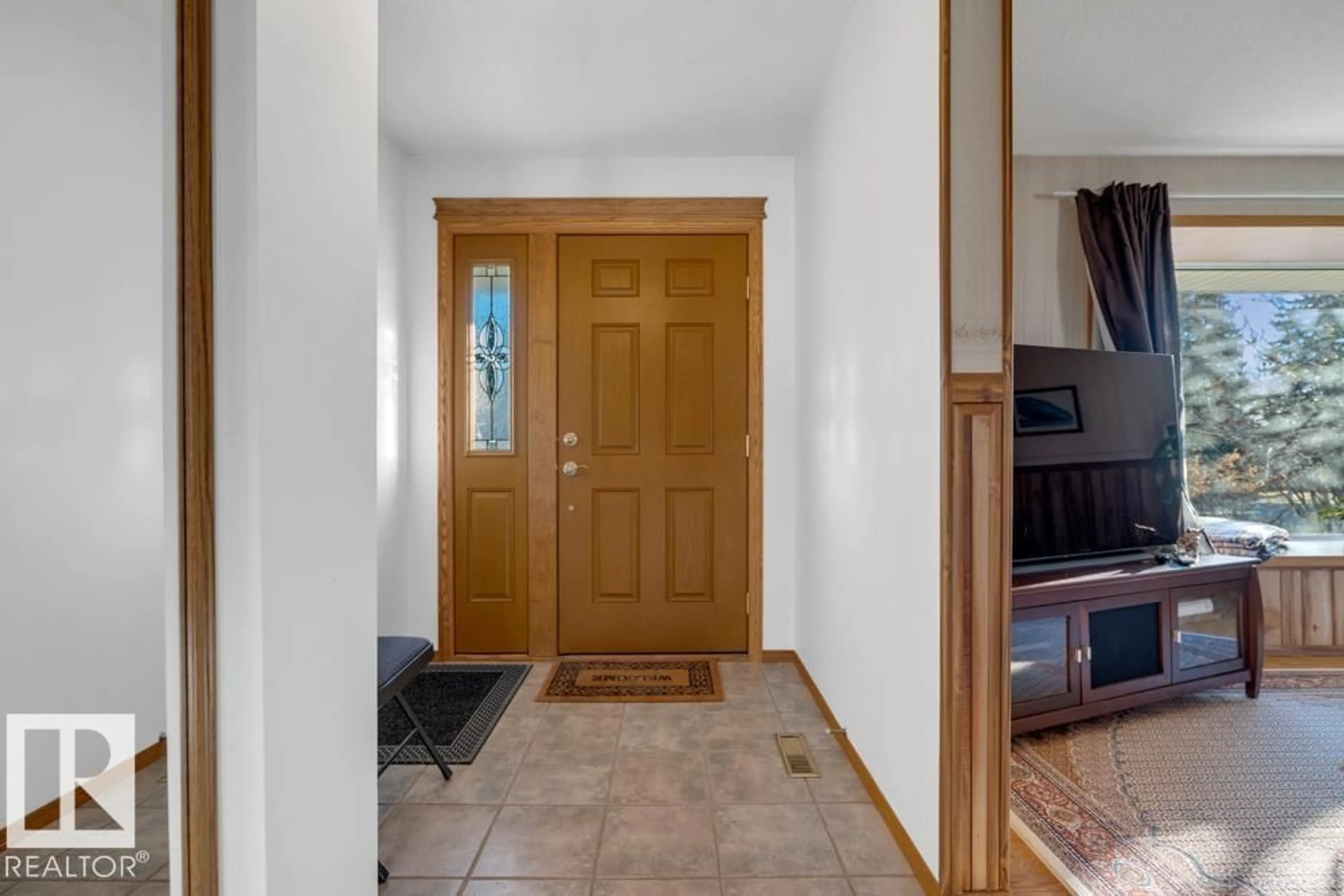 Indoor entryway for 5004 144 ST, Edmonton Alberta T6H4H3