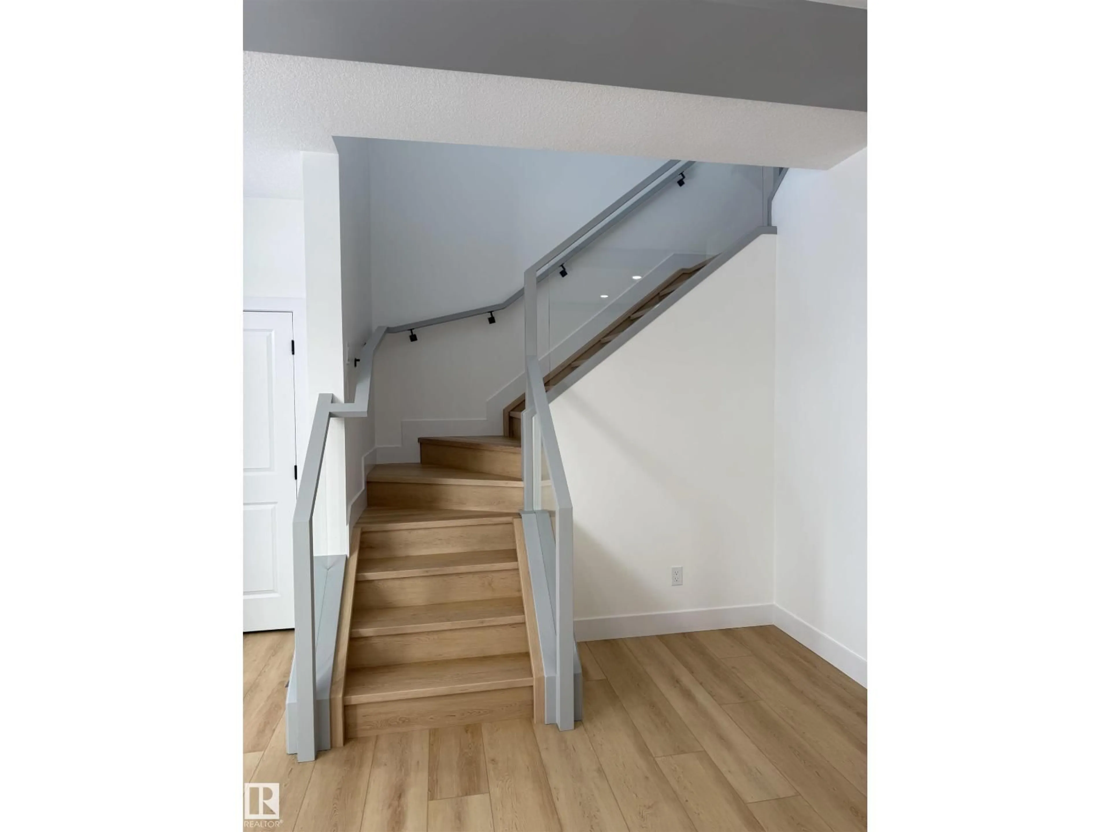 Stairs for 12039 41 ST, Edmonton Alberta T5W2M3