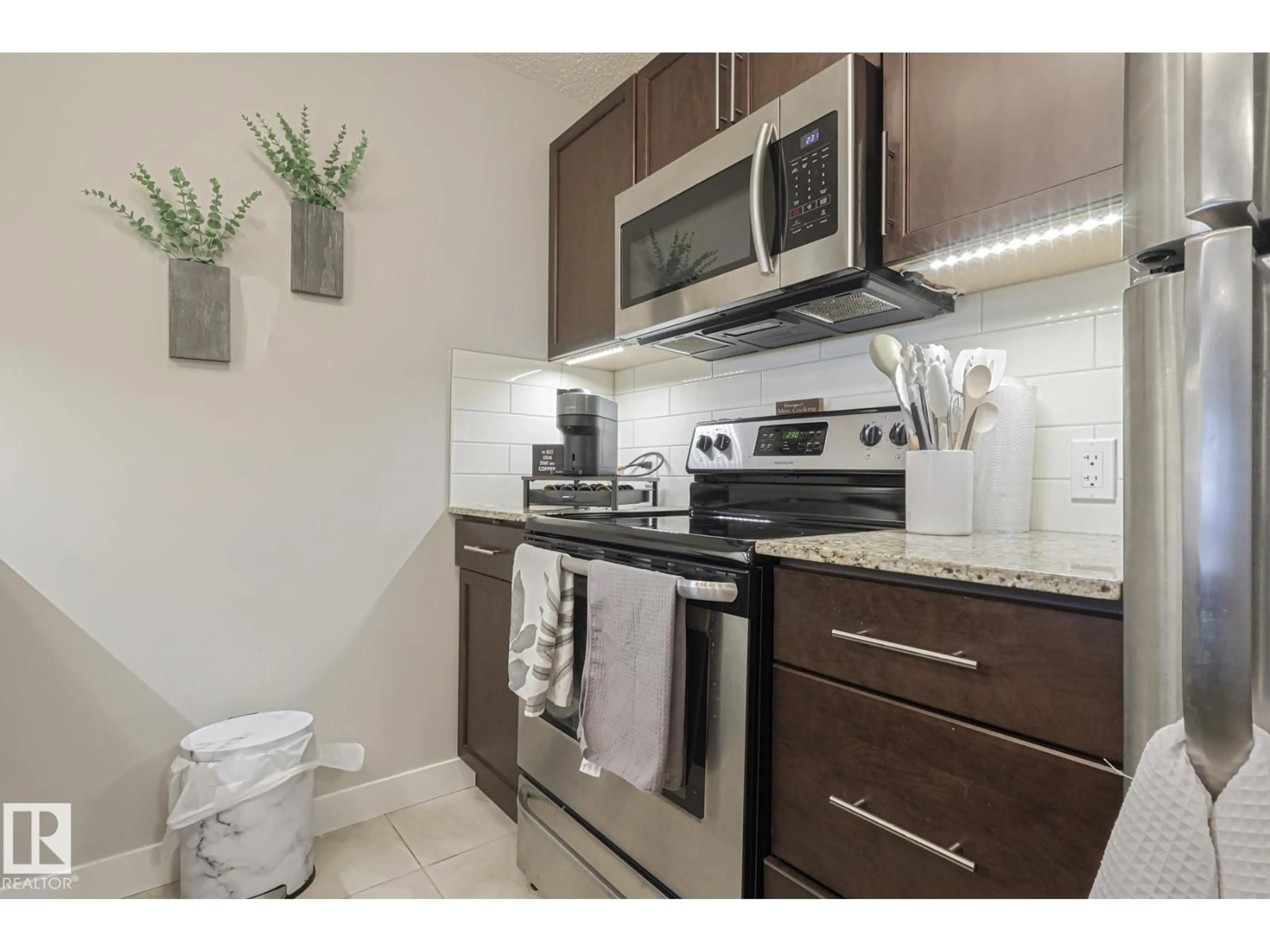 Standard kitchen, unknown for 2 - 1313 AUGUSTINE CR, Sherwood Park Alberta T8H0X8