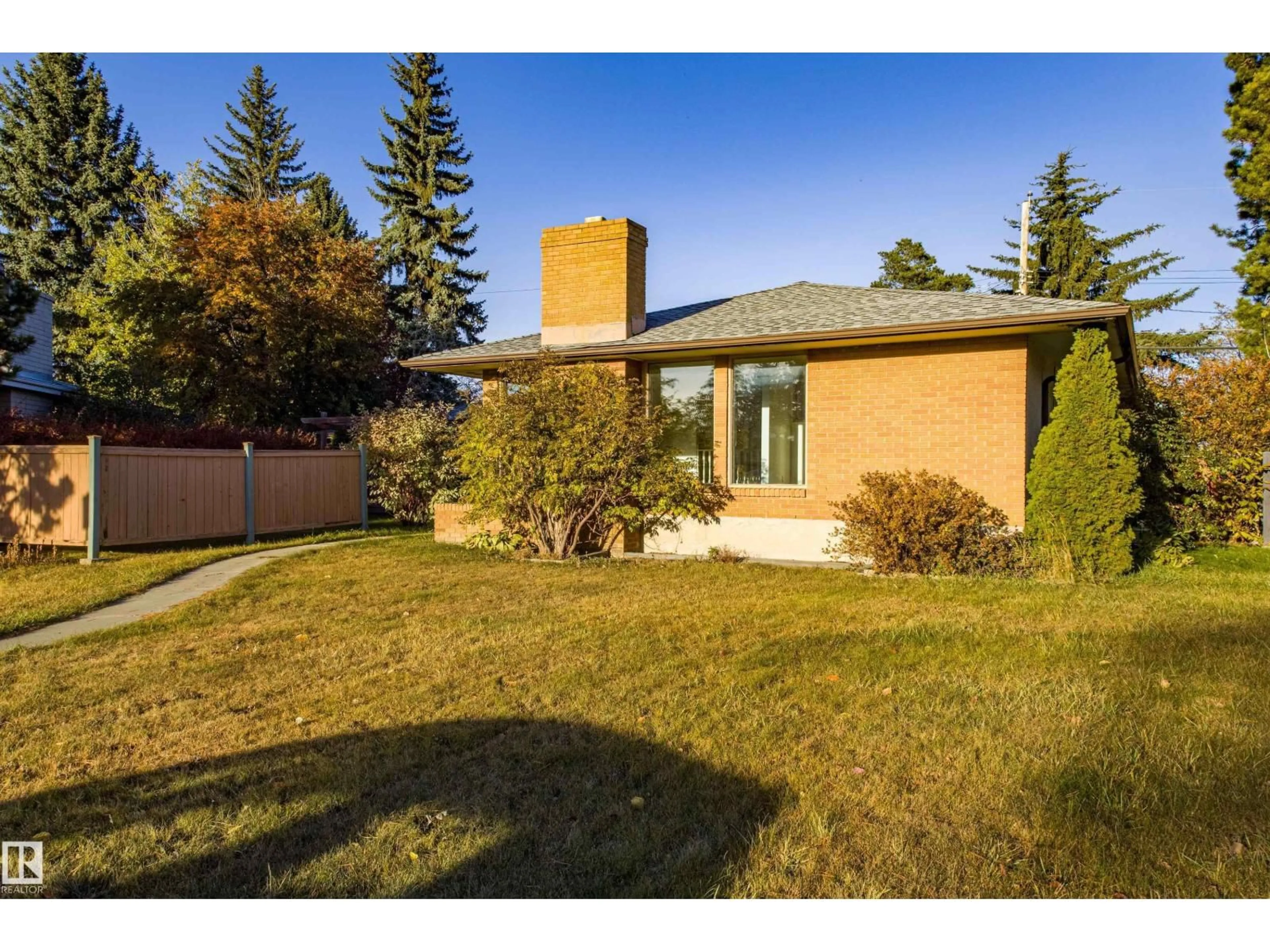 A pic from outside/outdoor area/front of a property/back of a property/a pic from drone, street for NW - 4051 120 ST, Edmonton Alberta T6J1X7