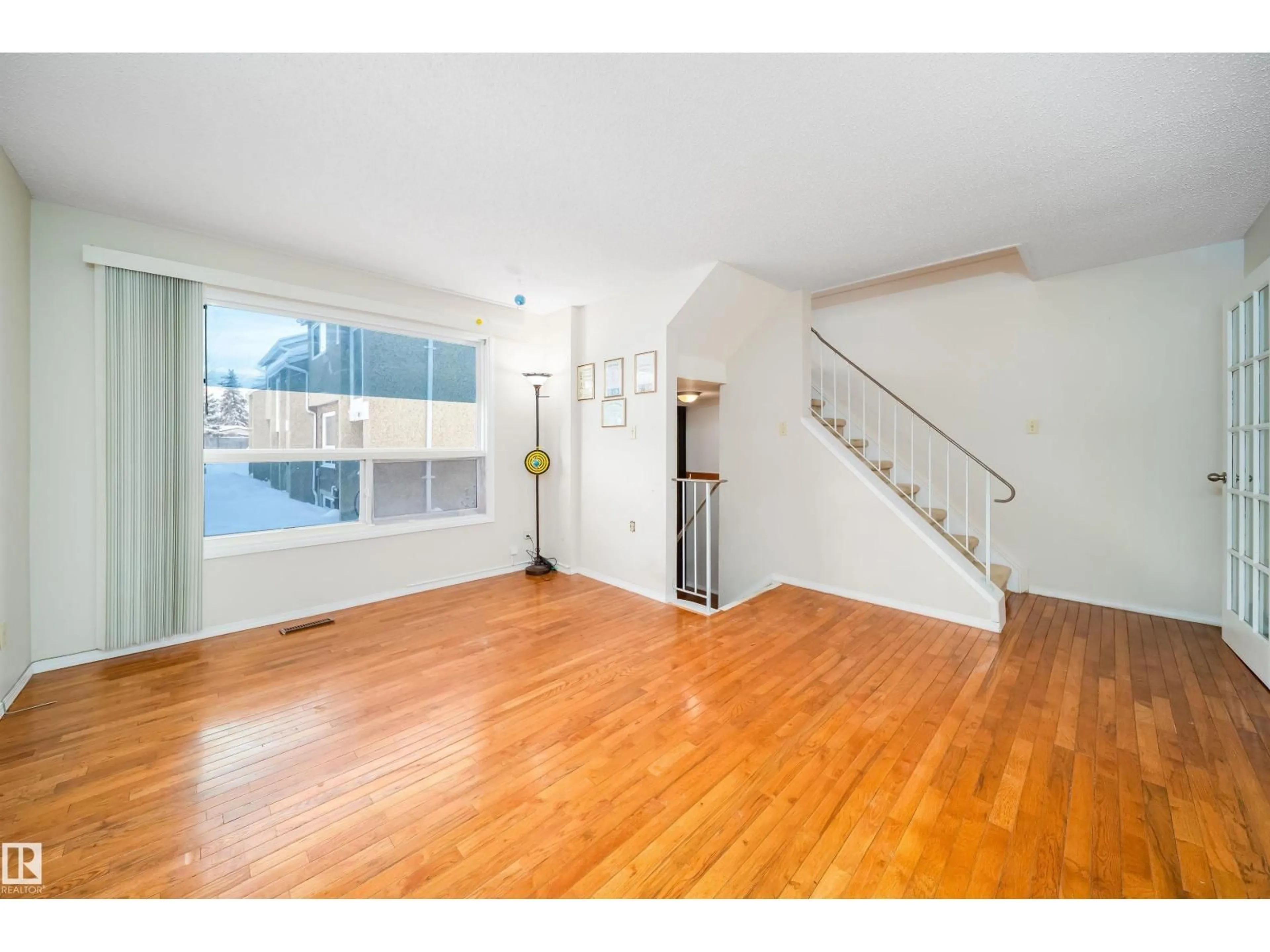 Unknown for 18246 91 AV, Edmonton Alberta T5T1T6