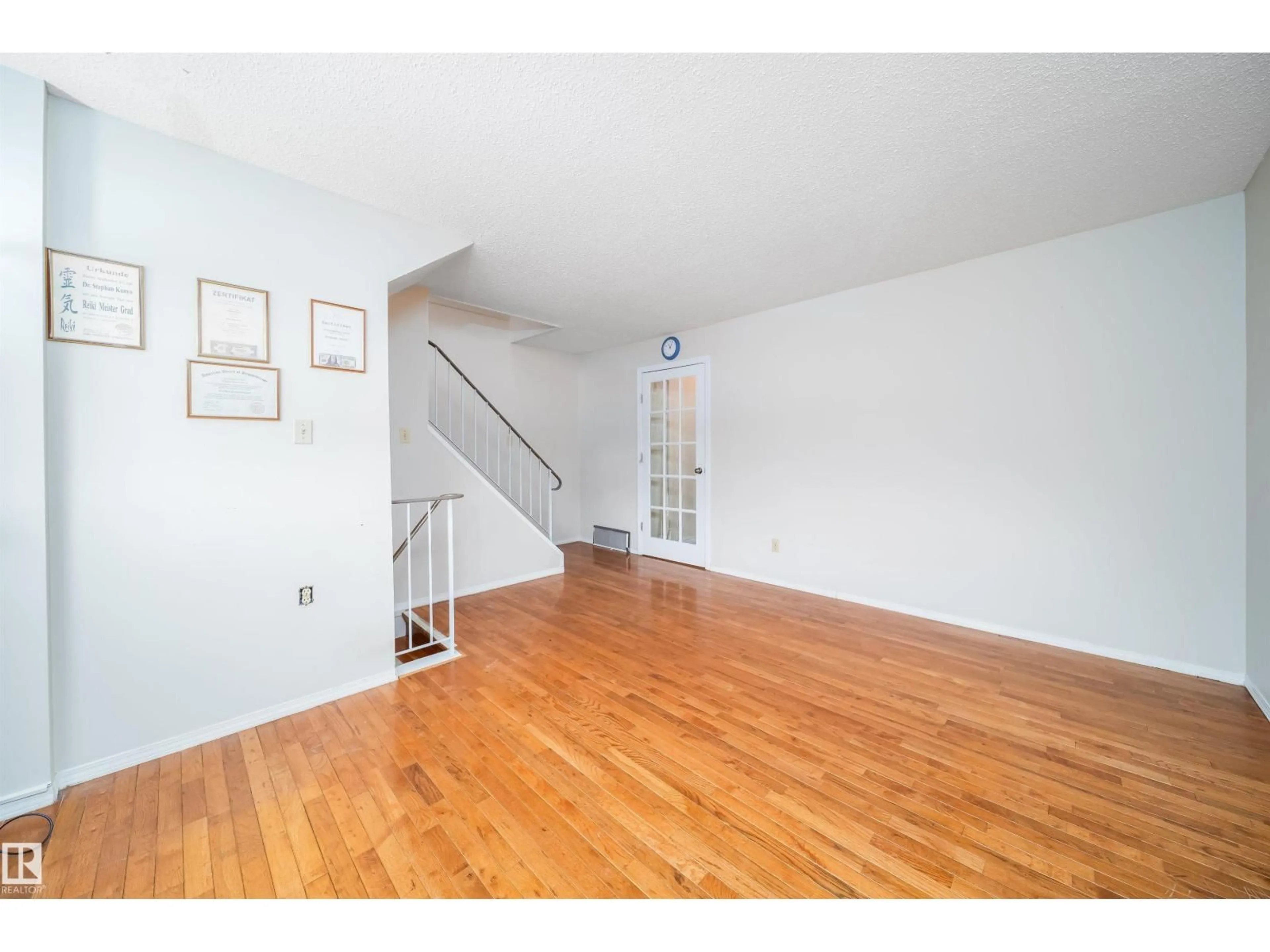 Unknown for 18246 91 AV, Edmonton Alberta T5T1T6