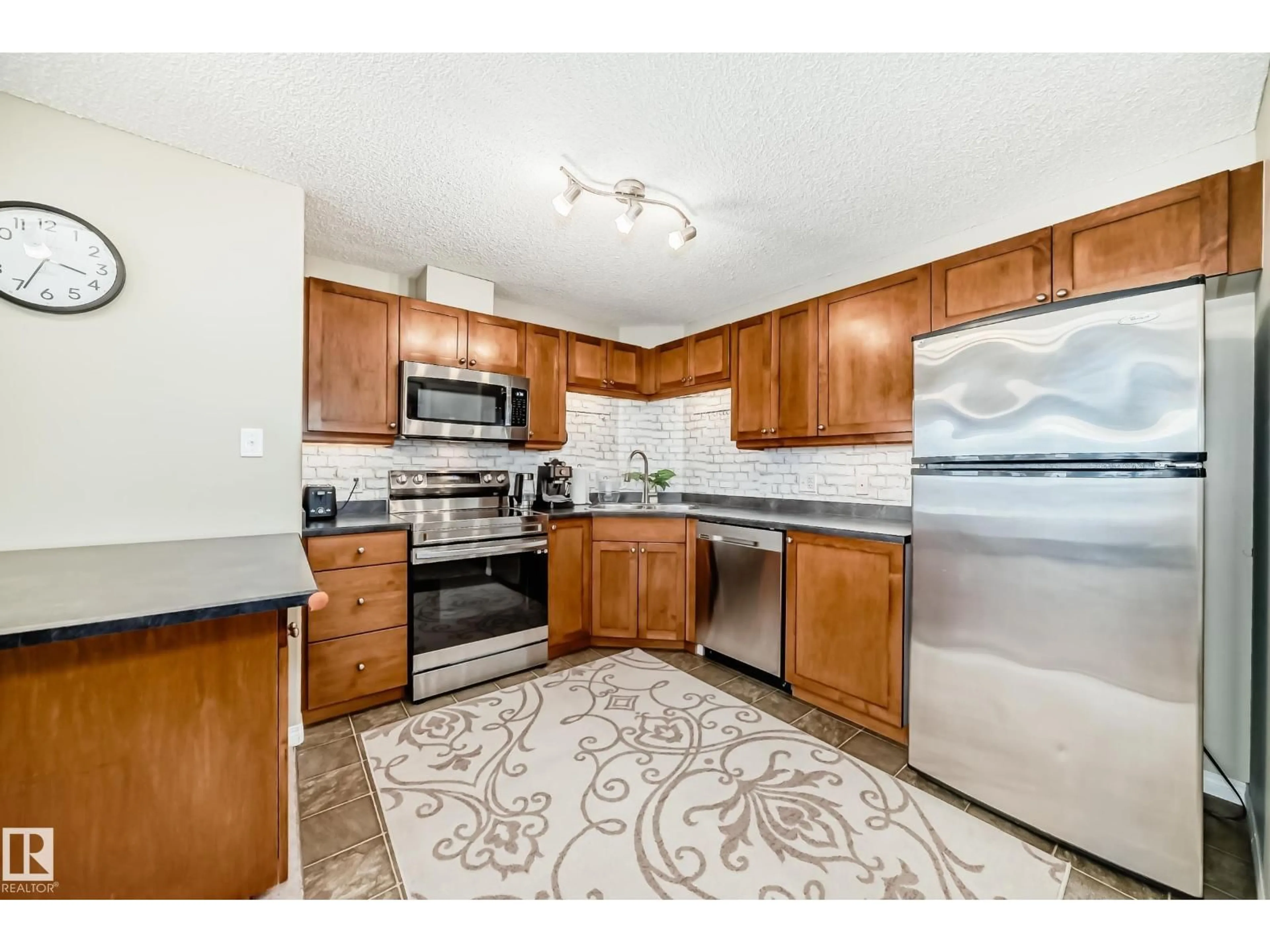Standard kitchen, ceramic/tile floor for 1309 SOUTH TERWILLEGAR DR, Edmonton Alberta T6R0E1
