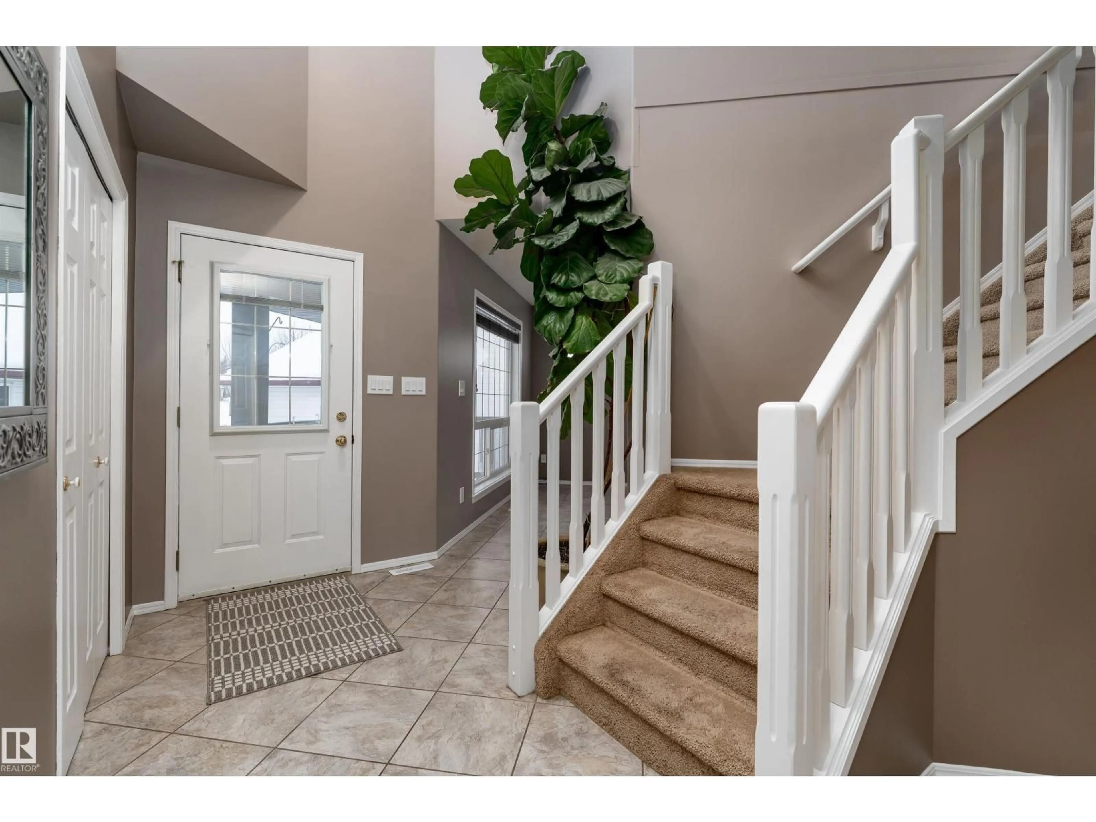 Indoor entryway for 67 DECHENE ROAD, Edmonton Alberta T6M2M9