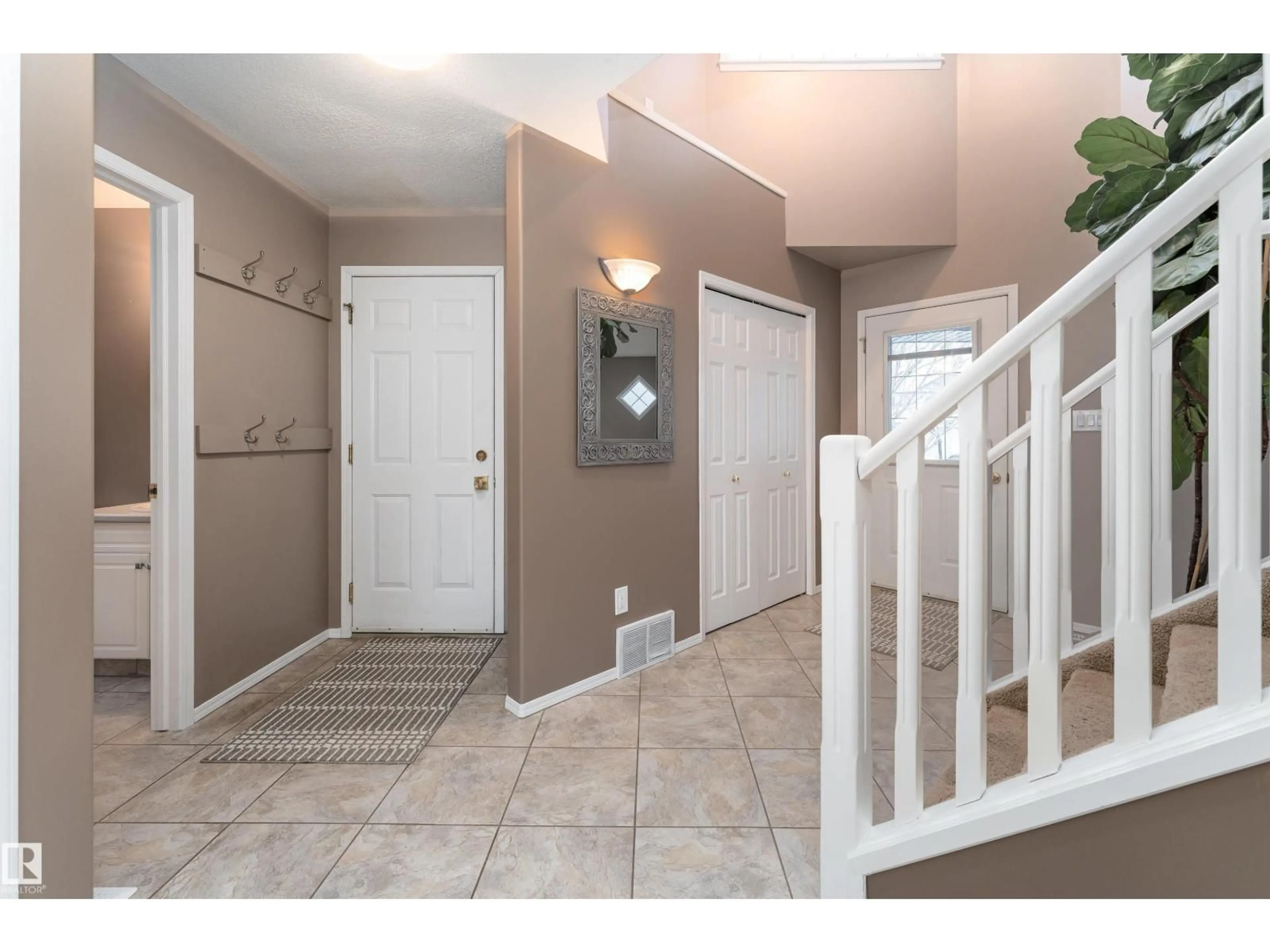 Indoor entryway for 67 DECHENE ROAD, Edmonton Alberta T6M2M9