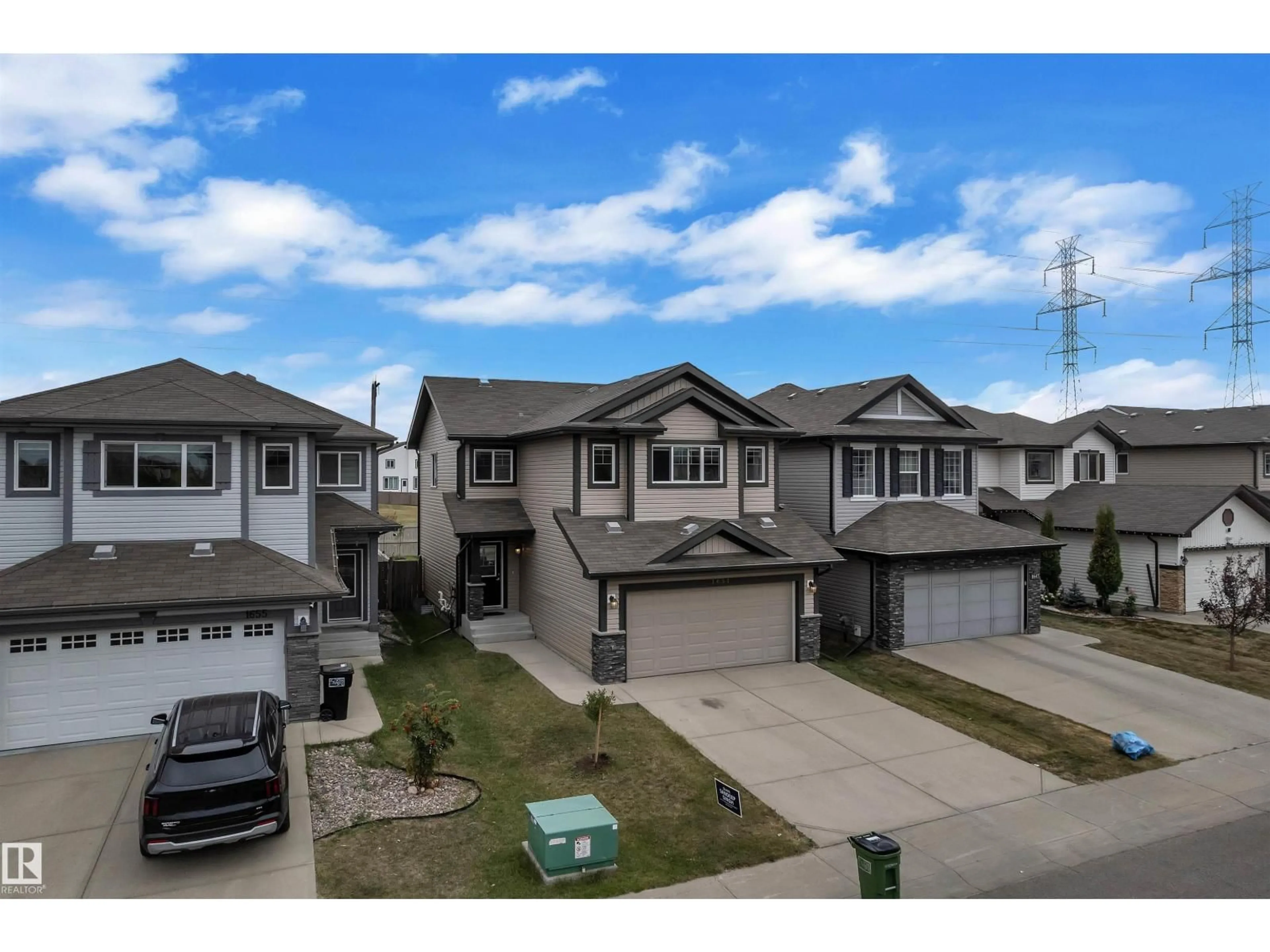 A pic from outside/outdoor area/front of a property/back of a property/a pic from drone, street for NW - 1651 28 ST, Edmonton Alberta T6T0R7