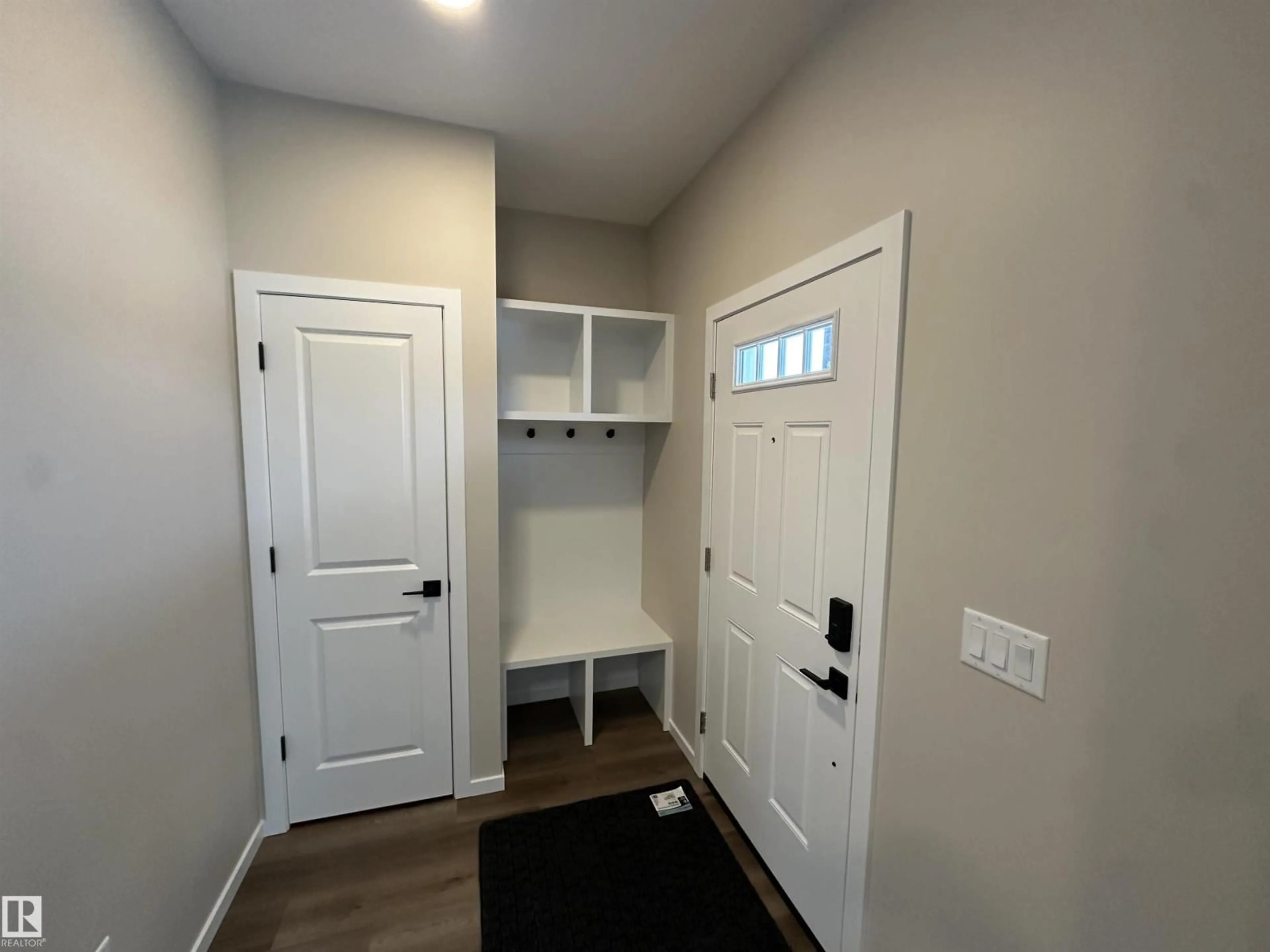Indoor entryway for 55 SERENO LN, Fort Saskatchewan Alberta T8L0Z9