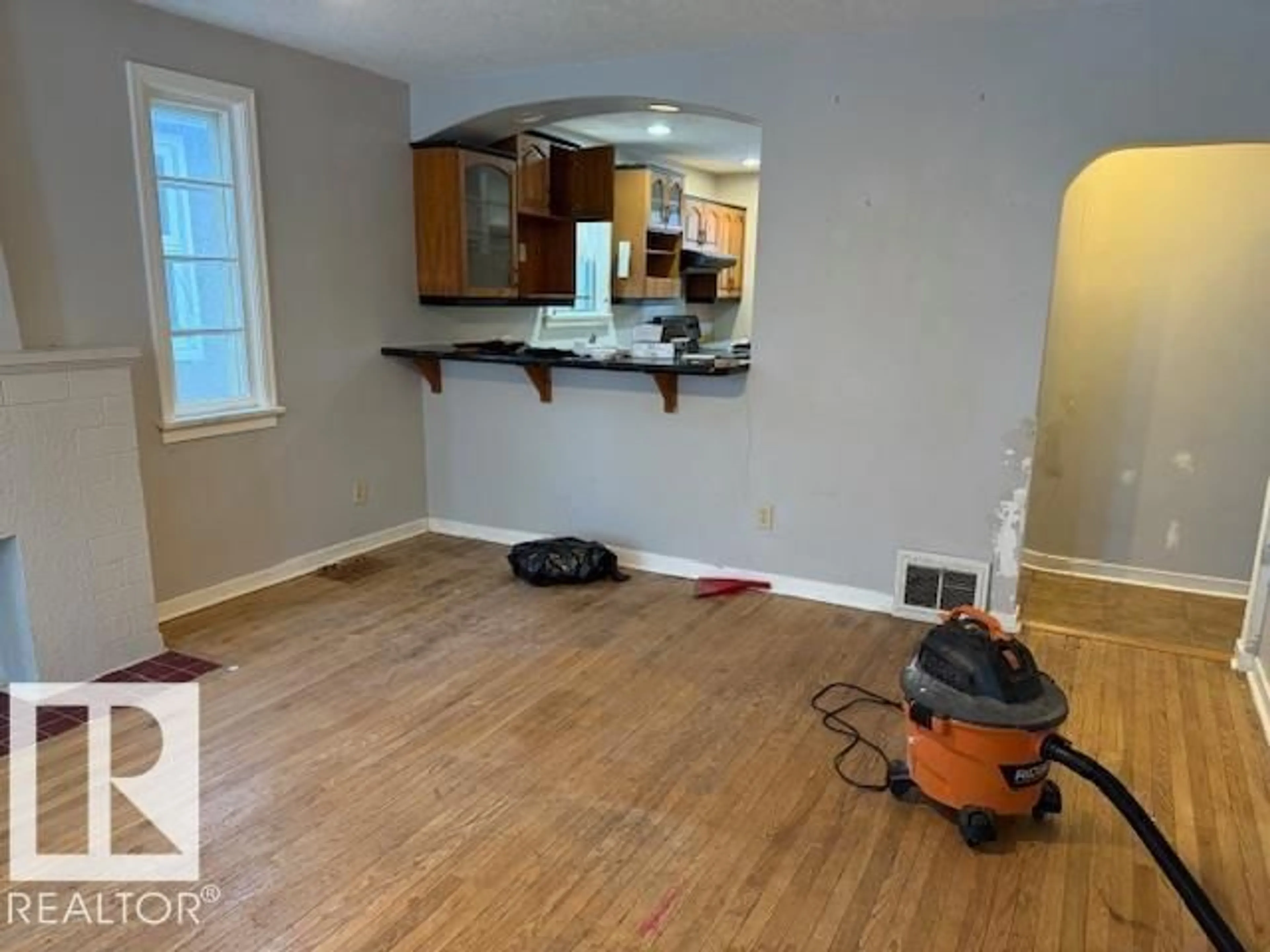 A pic of a room for 9811 78 AV, Edmonton Alberta T6E1N4