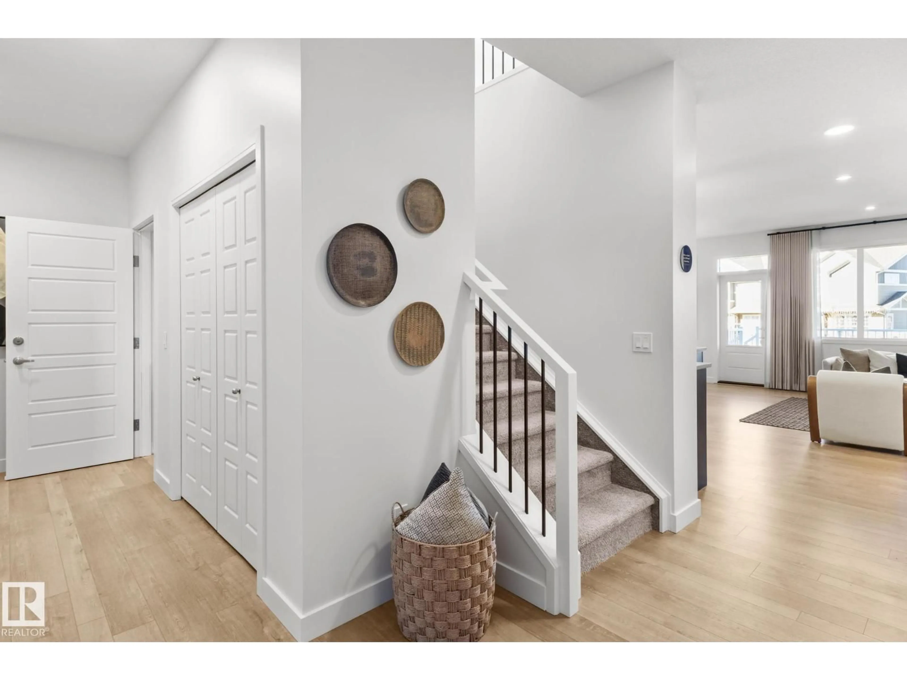 Indoor entryway for 2331 MUCKLEPLUM WY, Edmonton Alberta T6X3J9