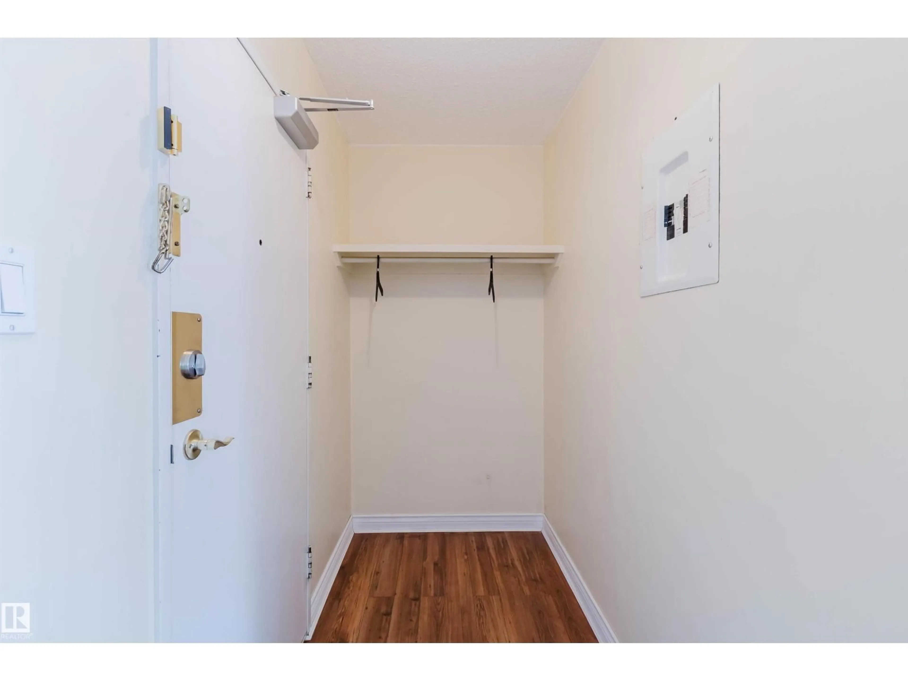 Unknown for 201 - 11450 40 AV, Edmonton Alberta T6J0R5