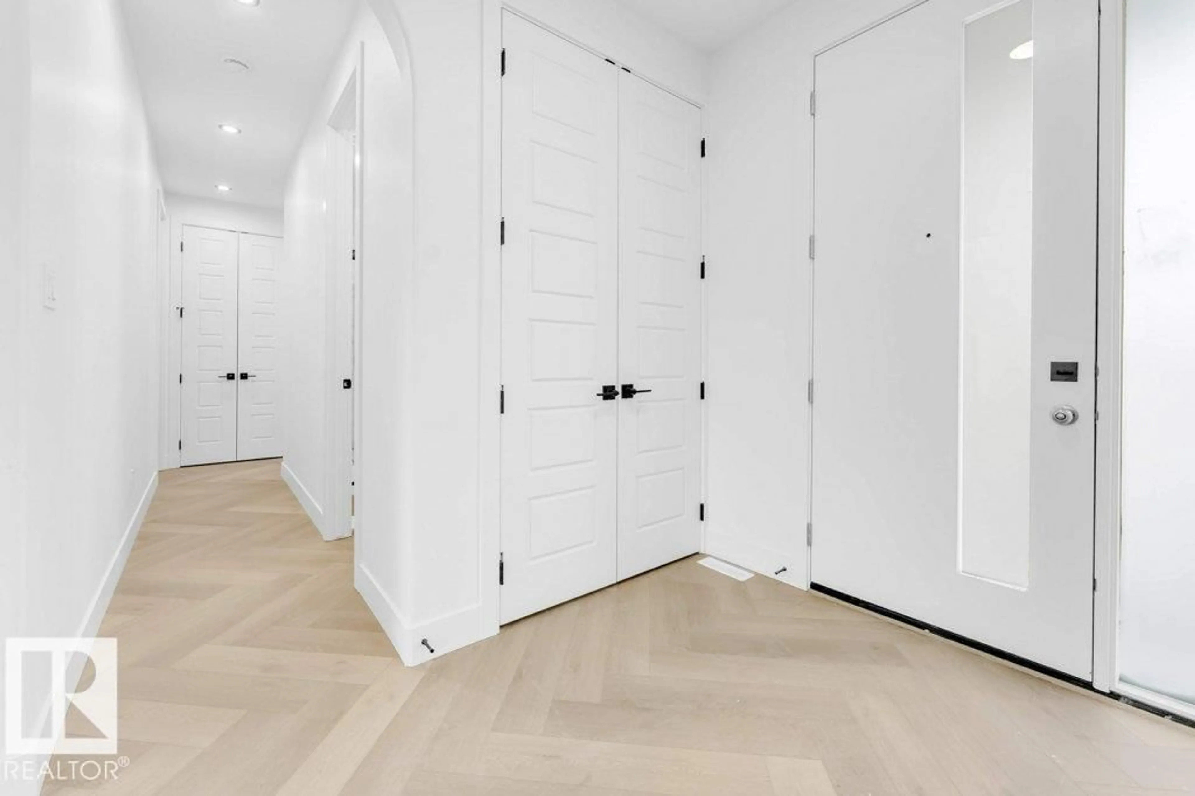 Unknown for SW - 16724 34 AV, Edmonton Alberta T6W5M2