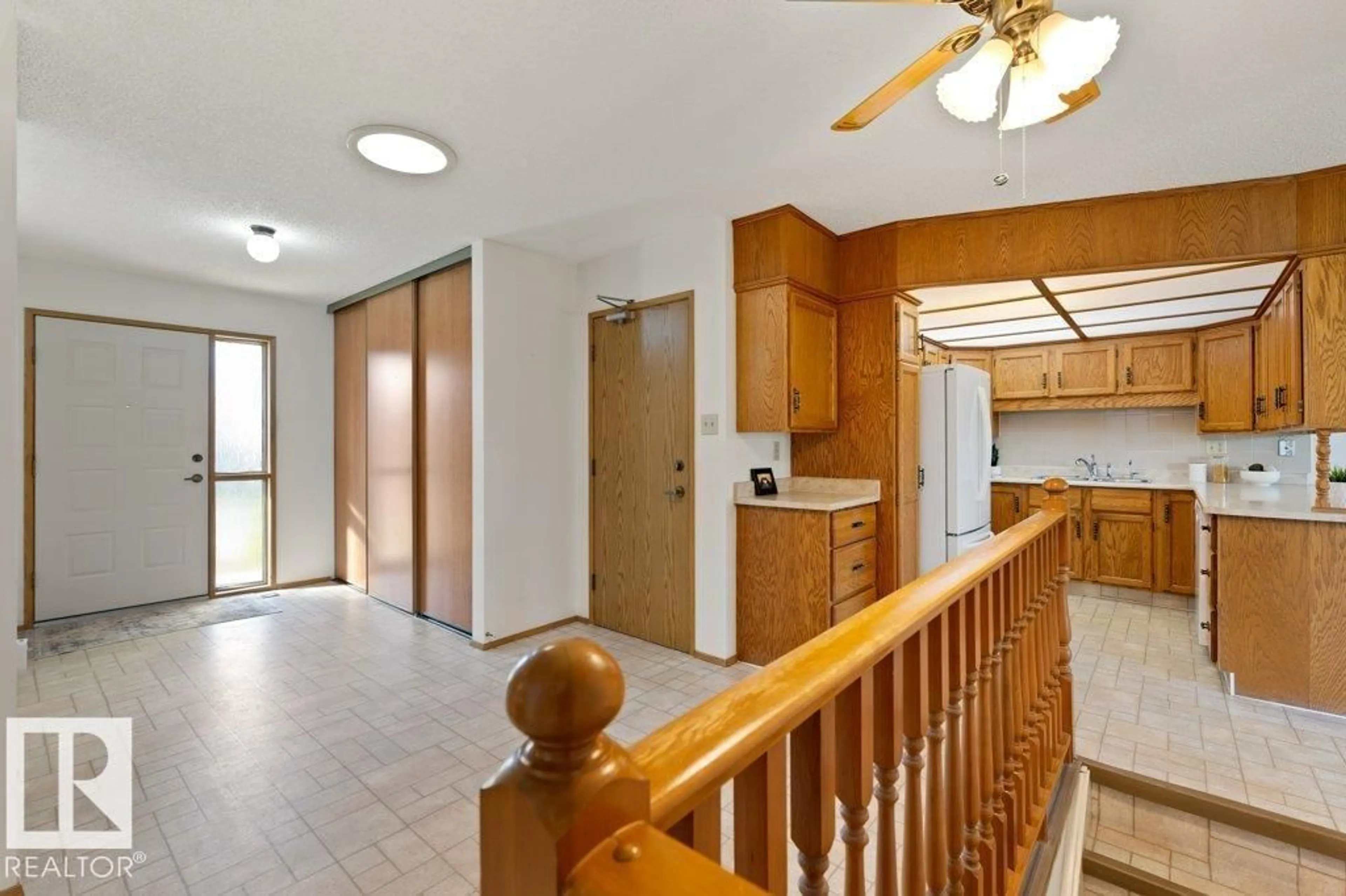 Indoor foyer for NW - 10646 153 AV, Edmonton Alberta T5X5R8