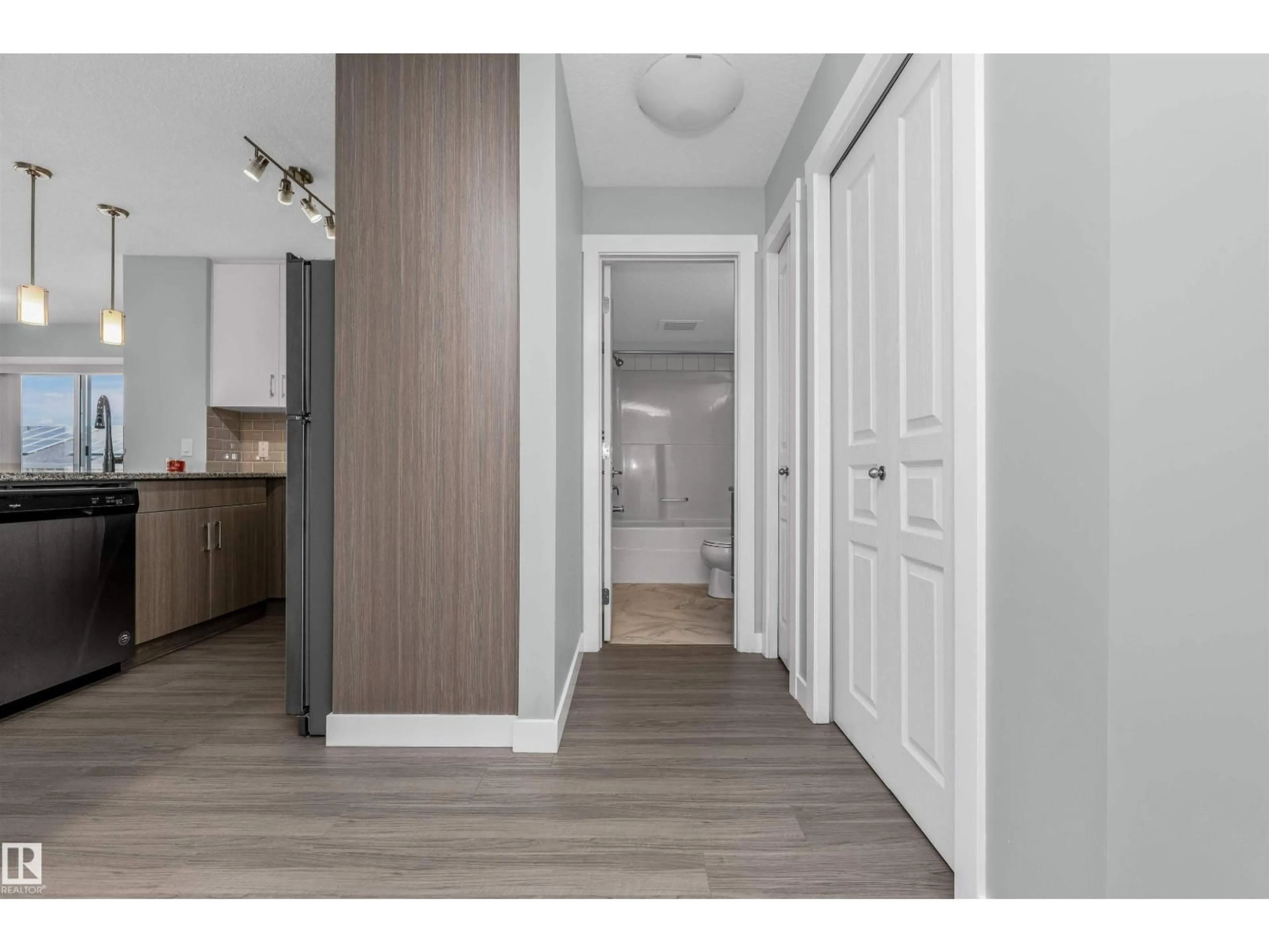 Indoor entryway for 301 - 3670 139 AV, Edmonton Alberta T5Y3N5