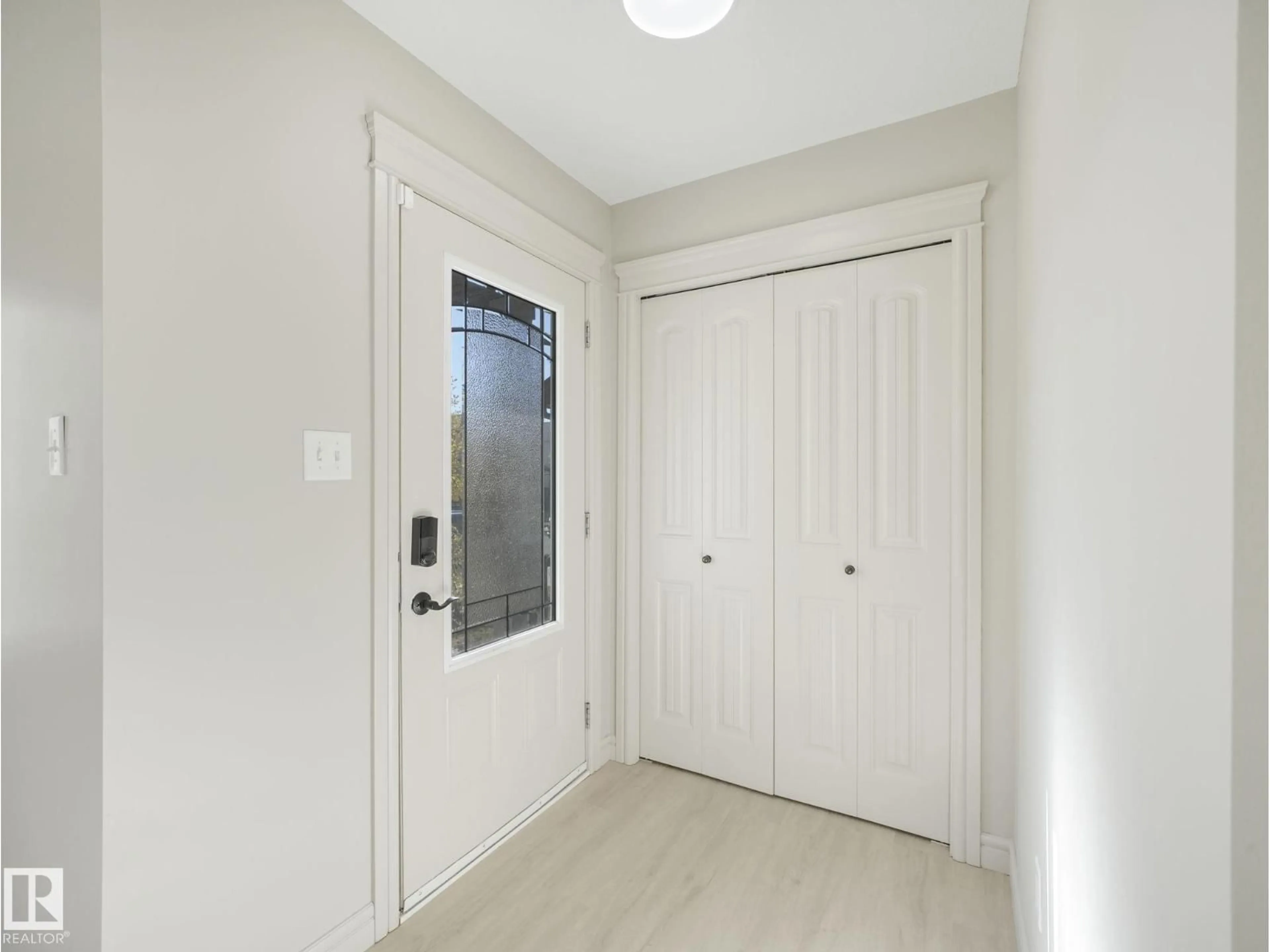 Indoor entryway for 17724 6 AV, Edmonton Alberta T6W2G6