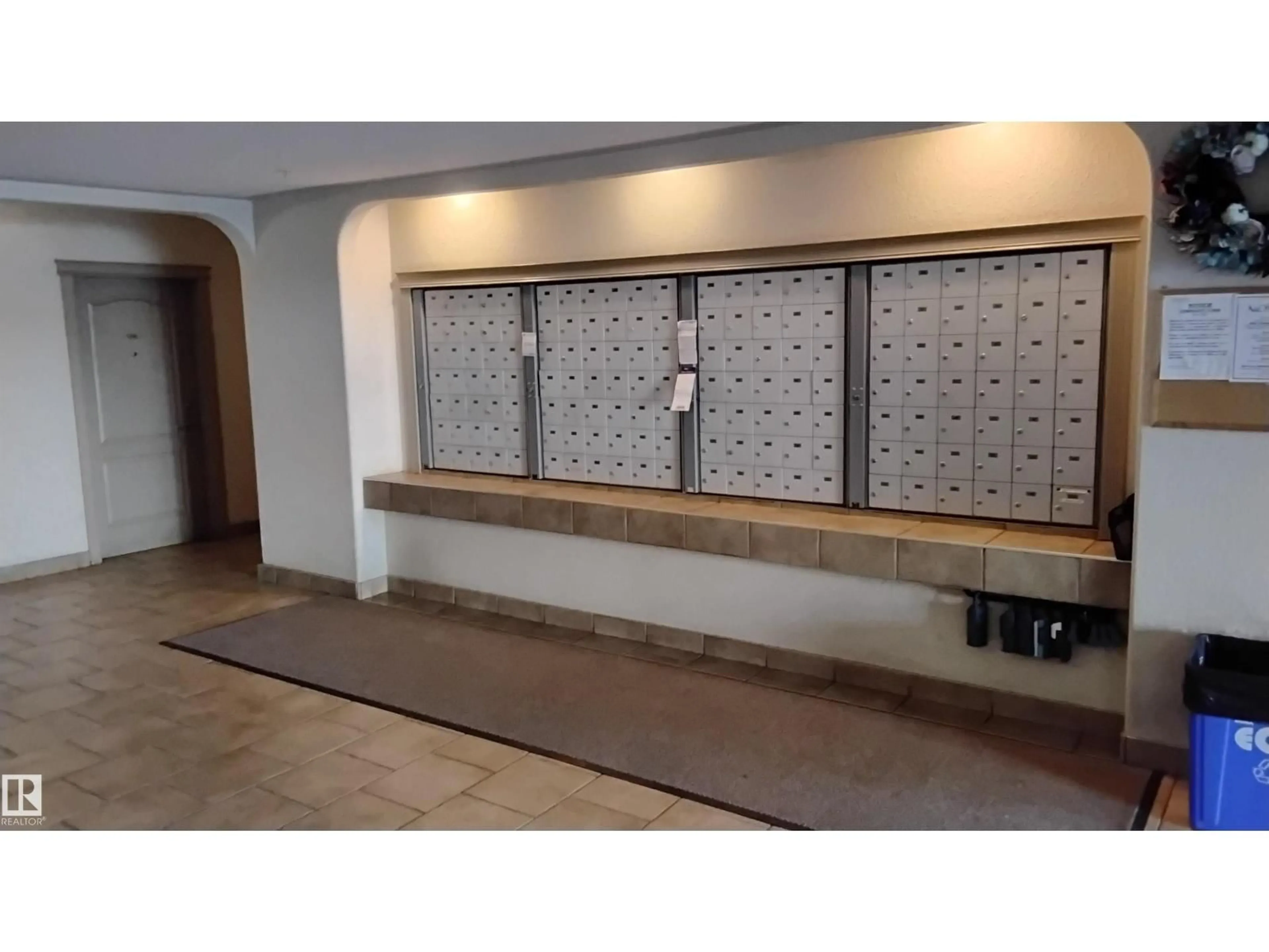 Indoor foyer for NW - 7511 171 ST, Edmonton Alberta T5S1E7