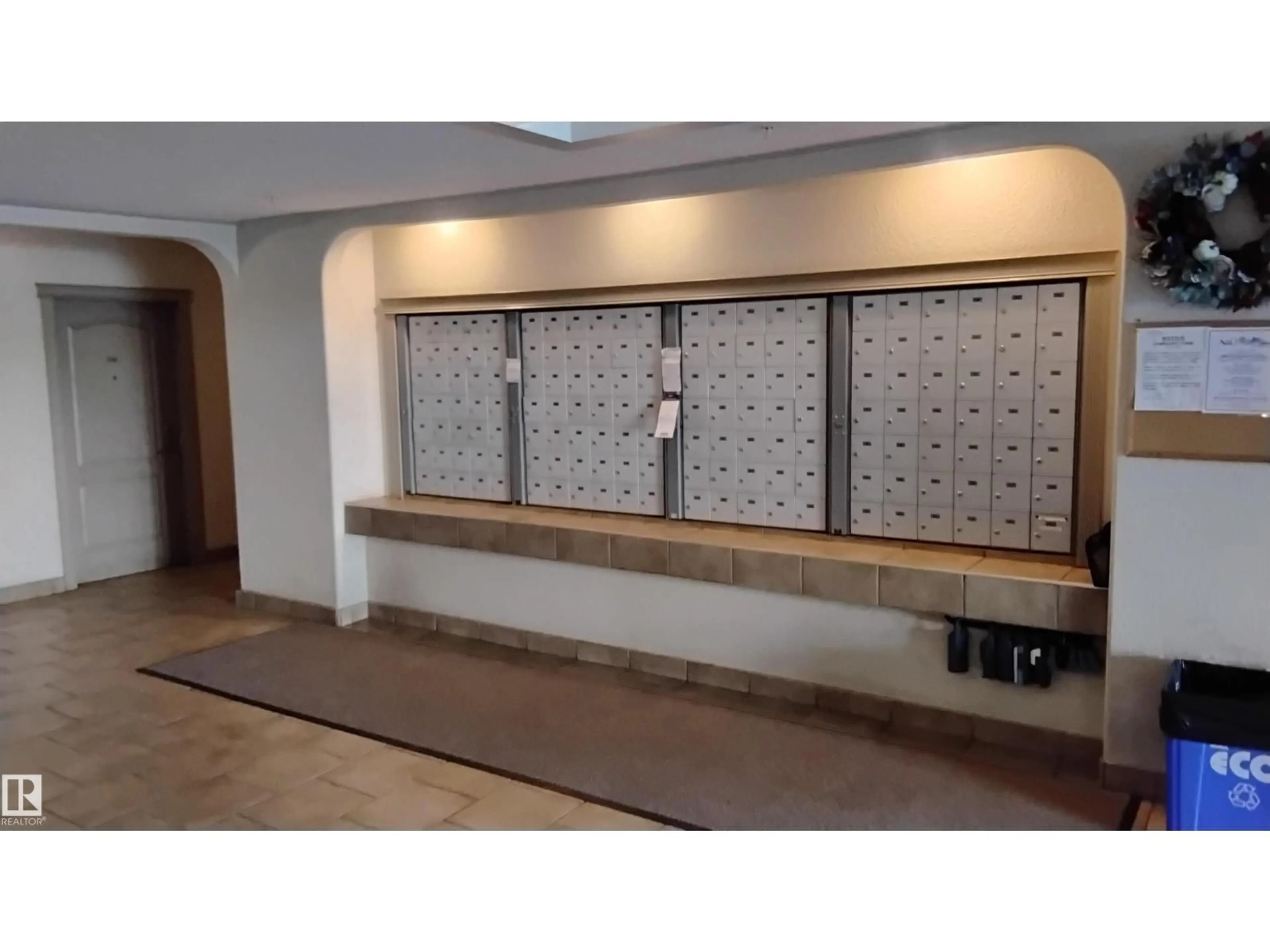 Indoor foyer for NW - 7511 171 ST, Edmonton Alberta T5S1E7