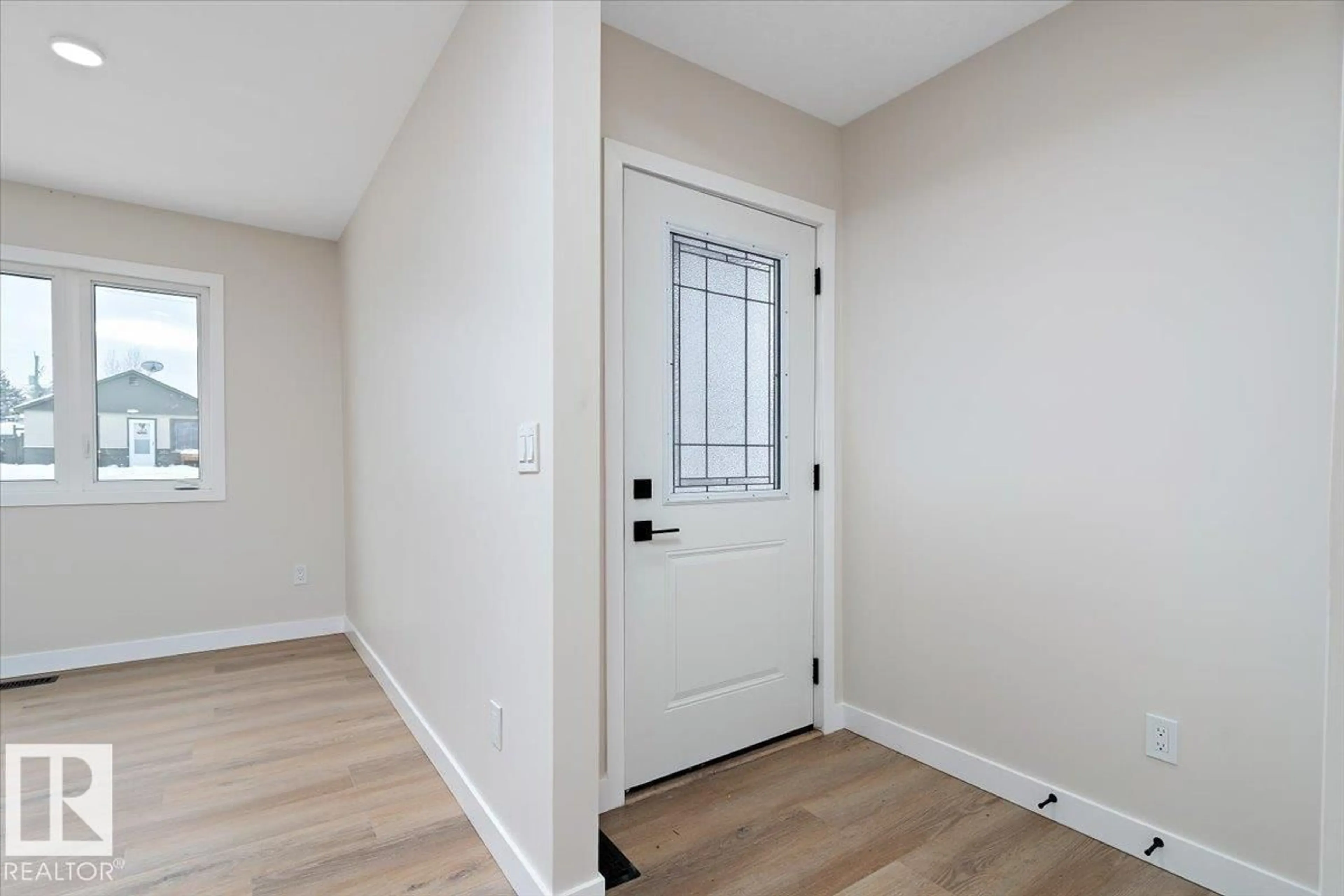 Indoor entryway for 5032 55 AV, Tofield Alberta T0B4J0