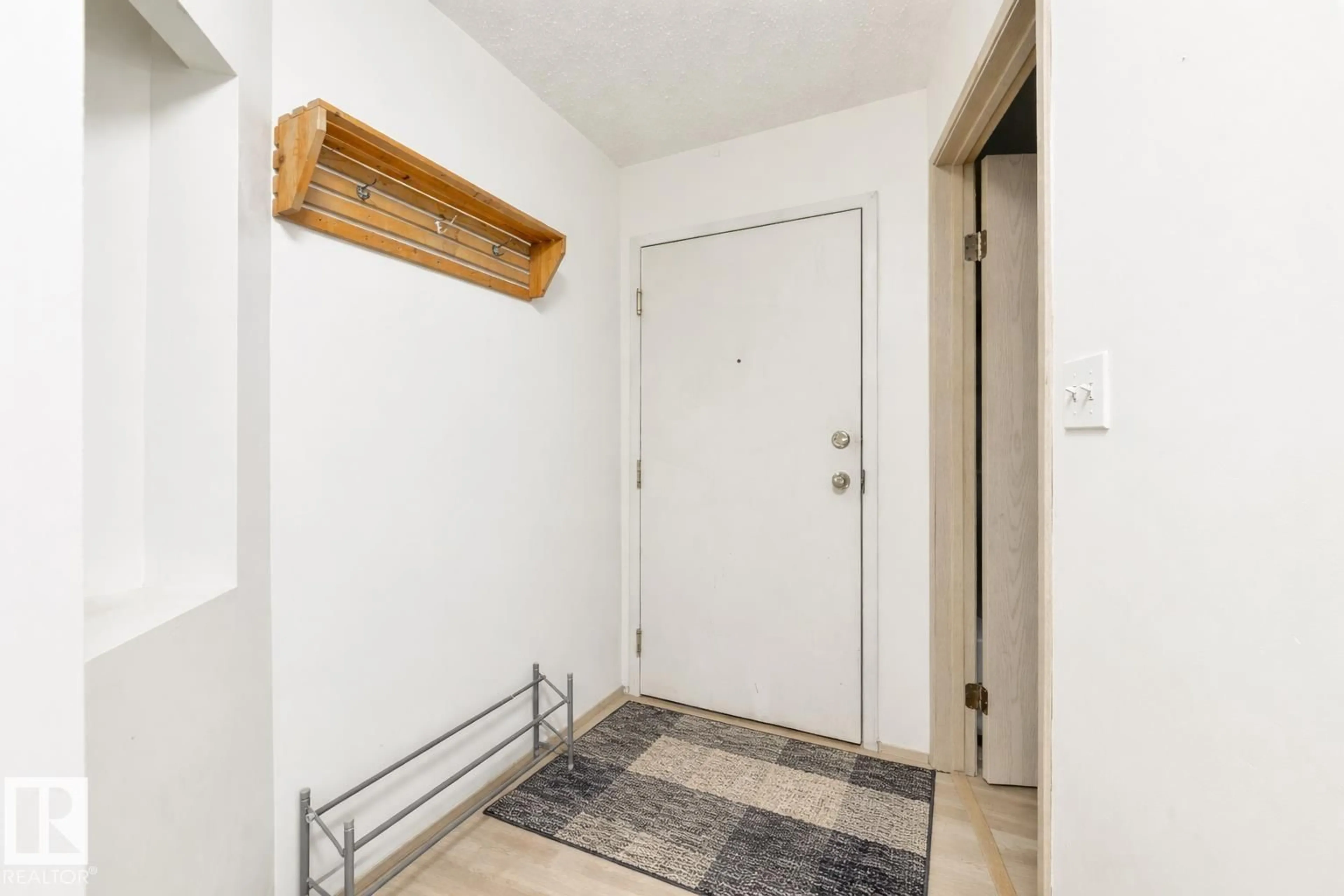 Indoor entryway for #412 - 17467 98A AV, Edmonton Alberta T5T6E9