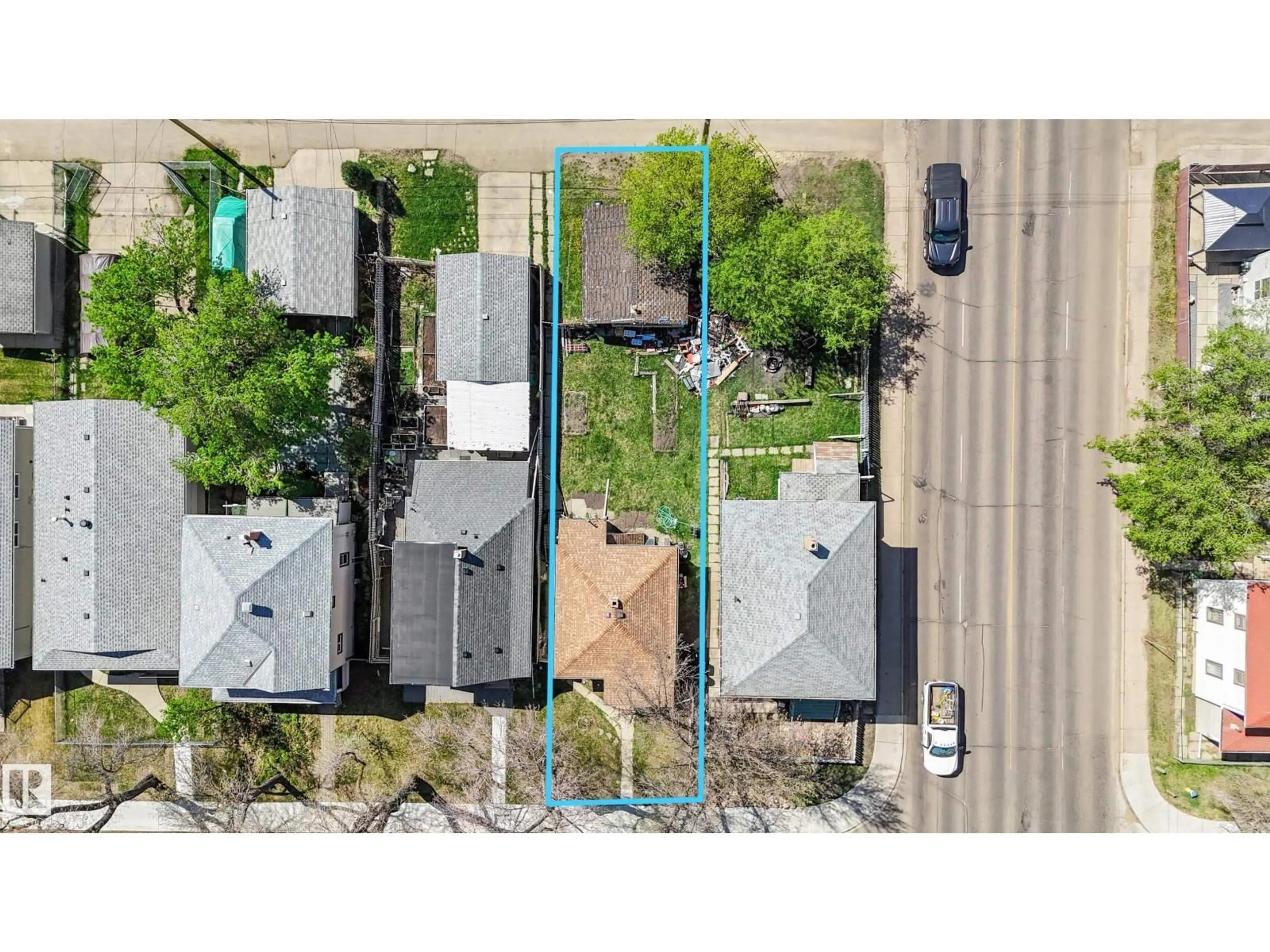 A pic from outside/outdoor area/front of a property/back of a property/a pic from drone, street for 10730 93 ST, Edmonton Alberta T5H1Y3