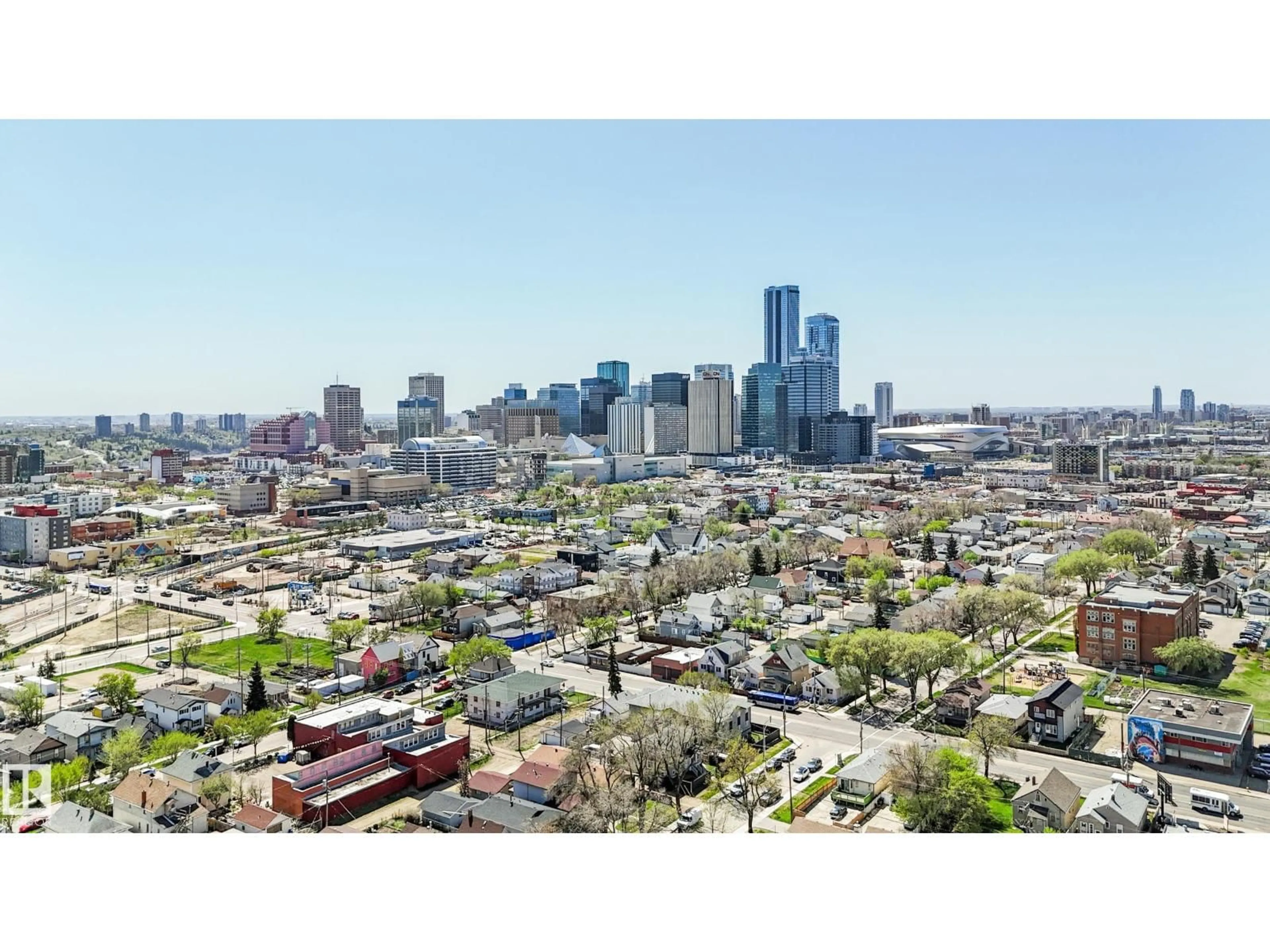 A pic from outside/outdoor area/front of a property/back of a property/a pic from drone, city buildings view from balcony for 10730 93 ST, Edmonton Alberta T5H1Y3
