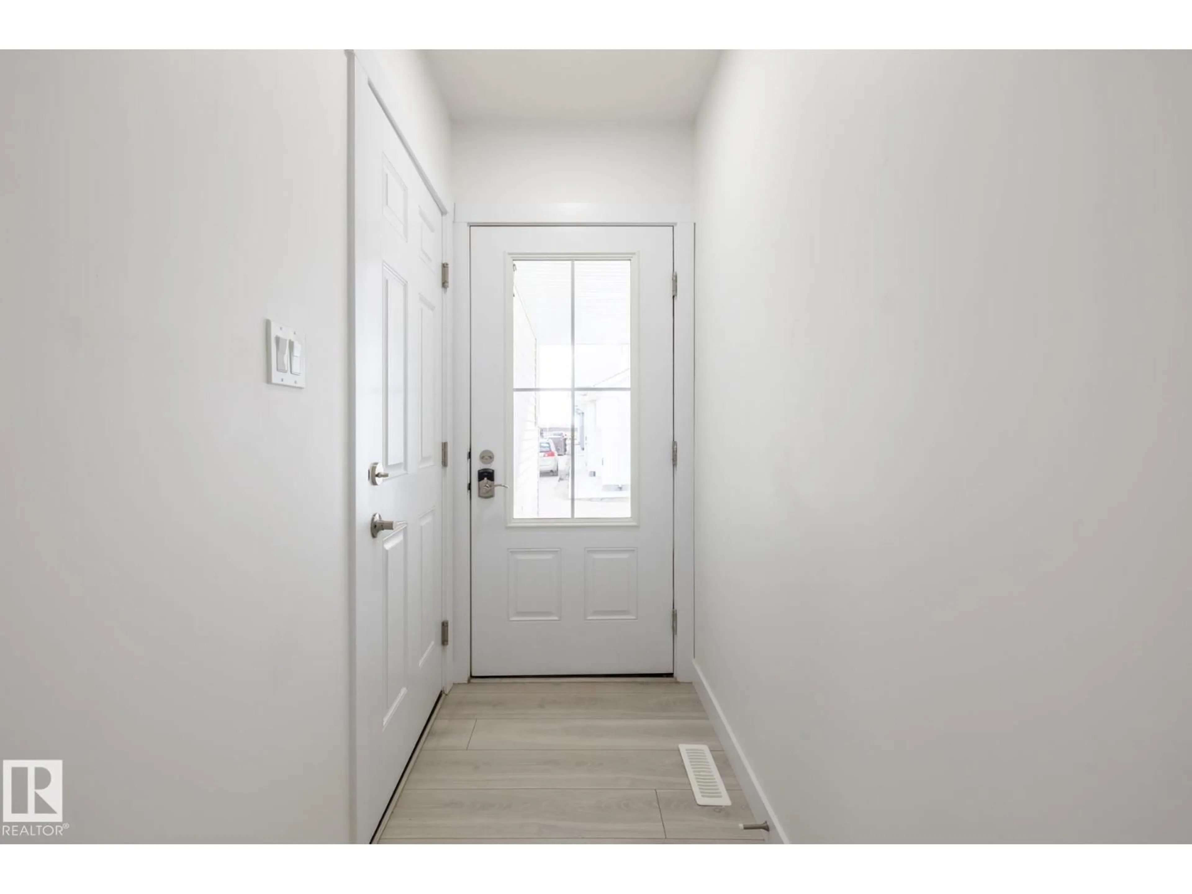 Indoor entryway for 14 - 7110 KESWICK CM, Edmonton Alberta T6W5P7