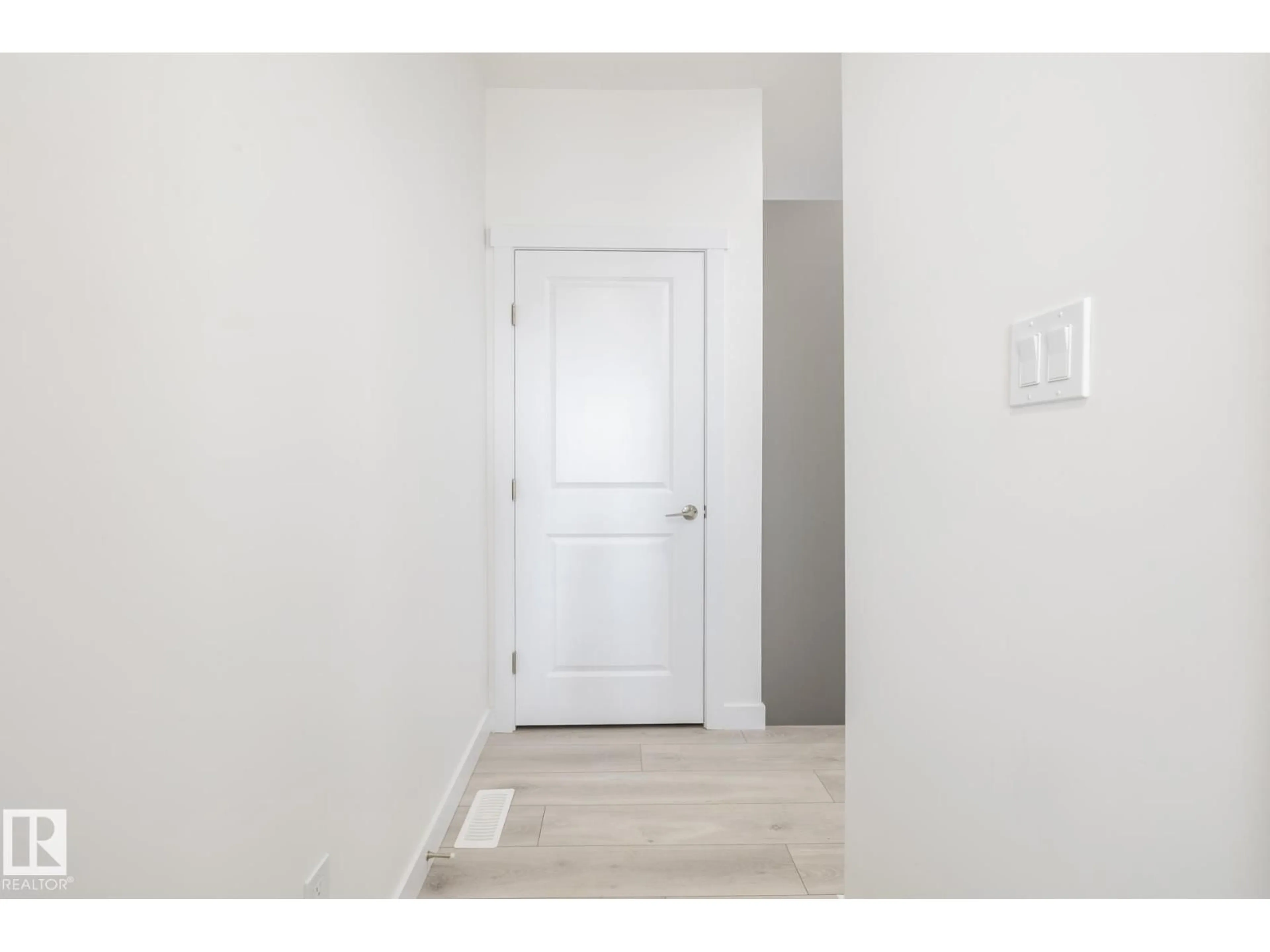 Indoor entryway for 14 - 7110 KESWICK CM, Edmonton Alberta T6W5P7