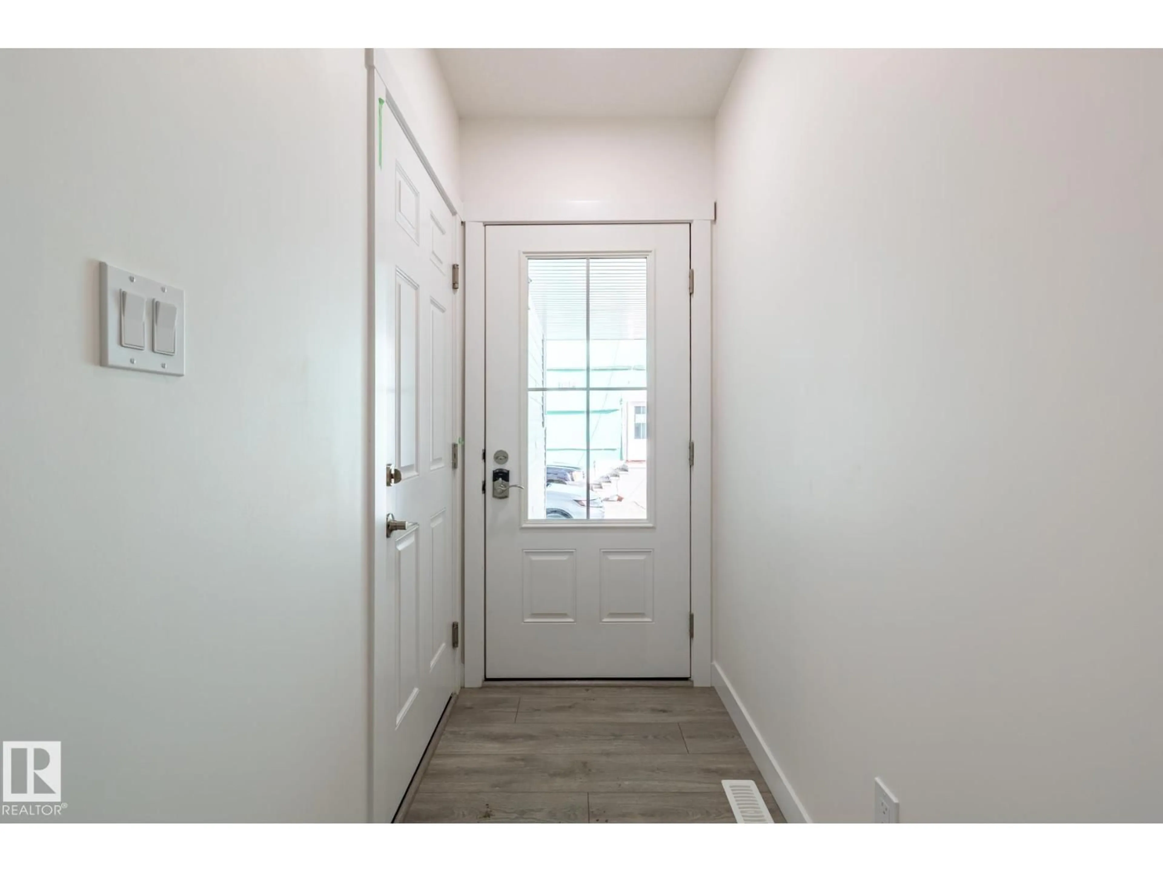 Indoor entryway for #25 - 7110 KESWICK CM, Edmonton Alberta T6W5P7
