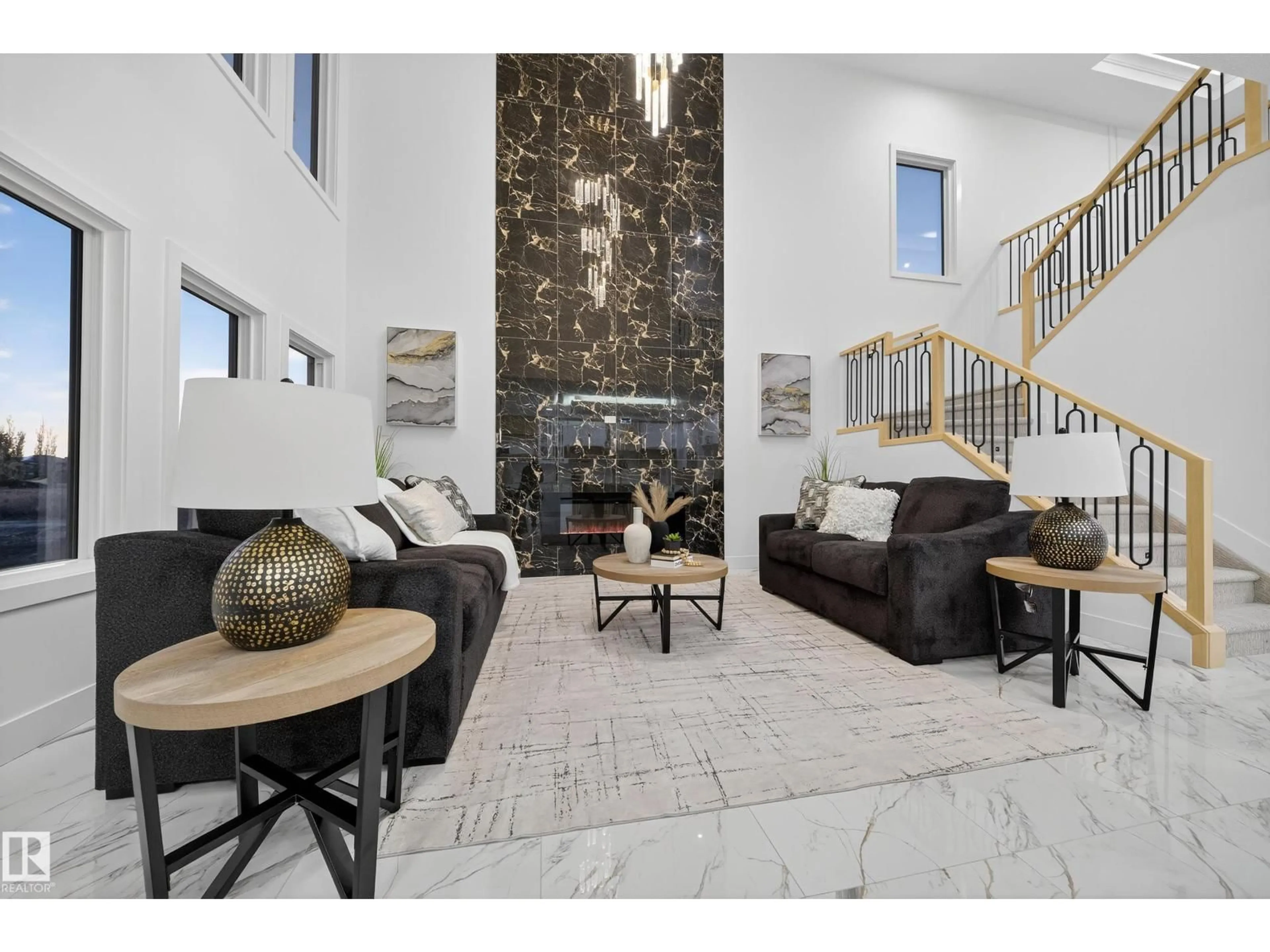 Unknown for 715 166 AV, Edmonton Alberta T5Y2Z6