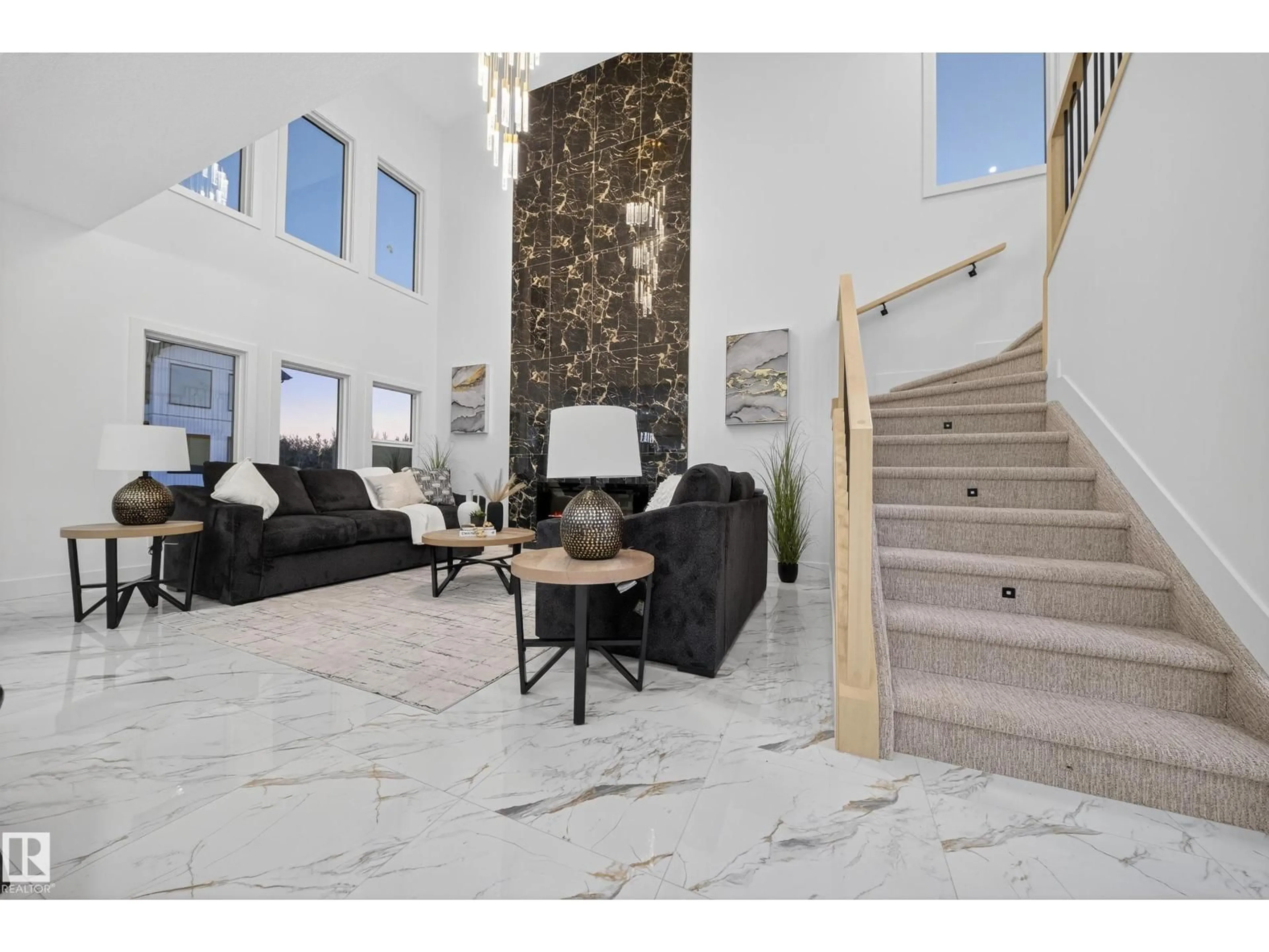 Unknown for 715 166 AV, Edmonton Alberta T5Y2Z6