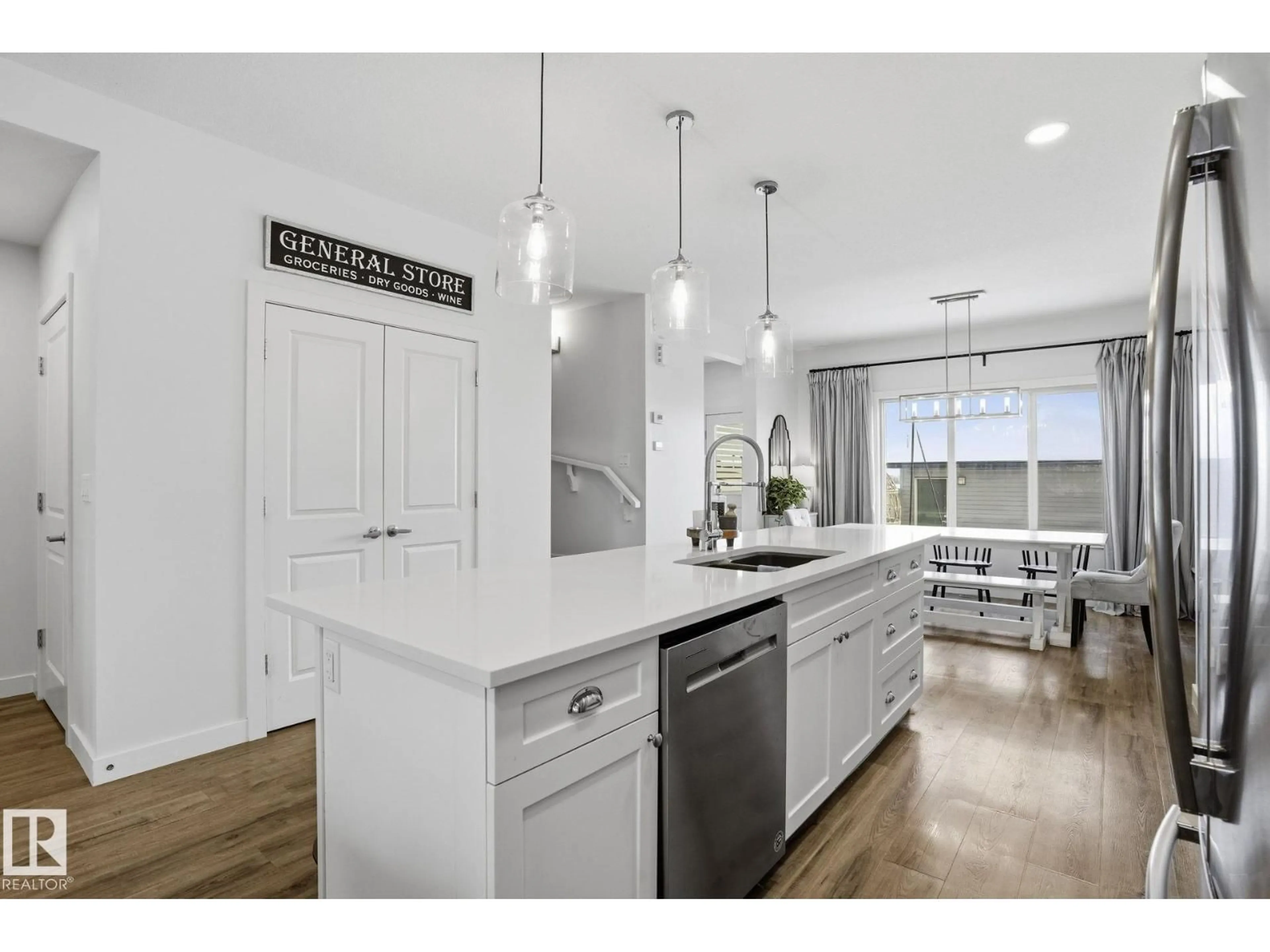 Open concept kitchen, unknown for 74 GARNEAU GA, Spruce Grove Alberta T7X0A7