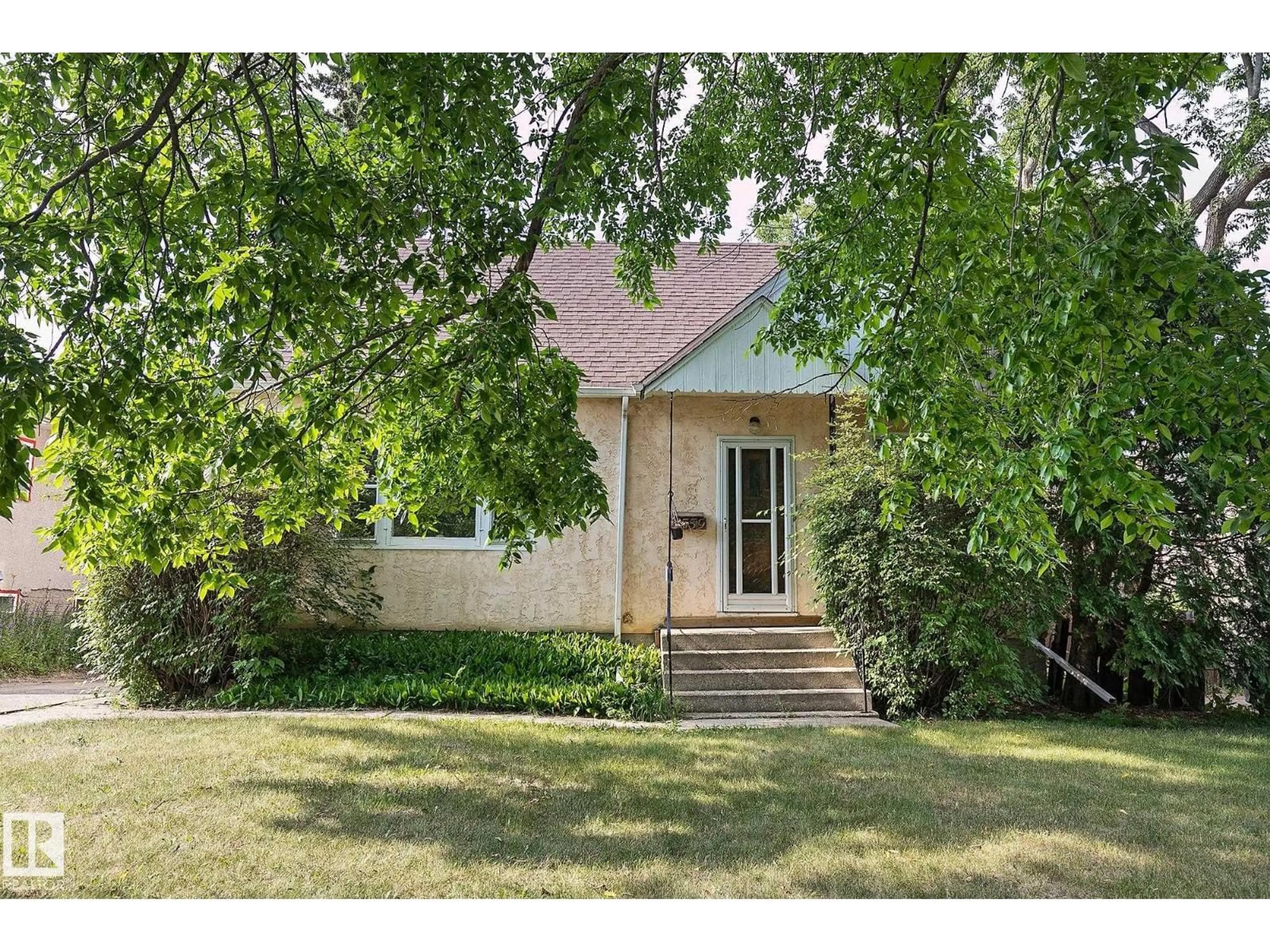 Unknown for 11559 80 AV, Edmonton Alberta T6G0R7