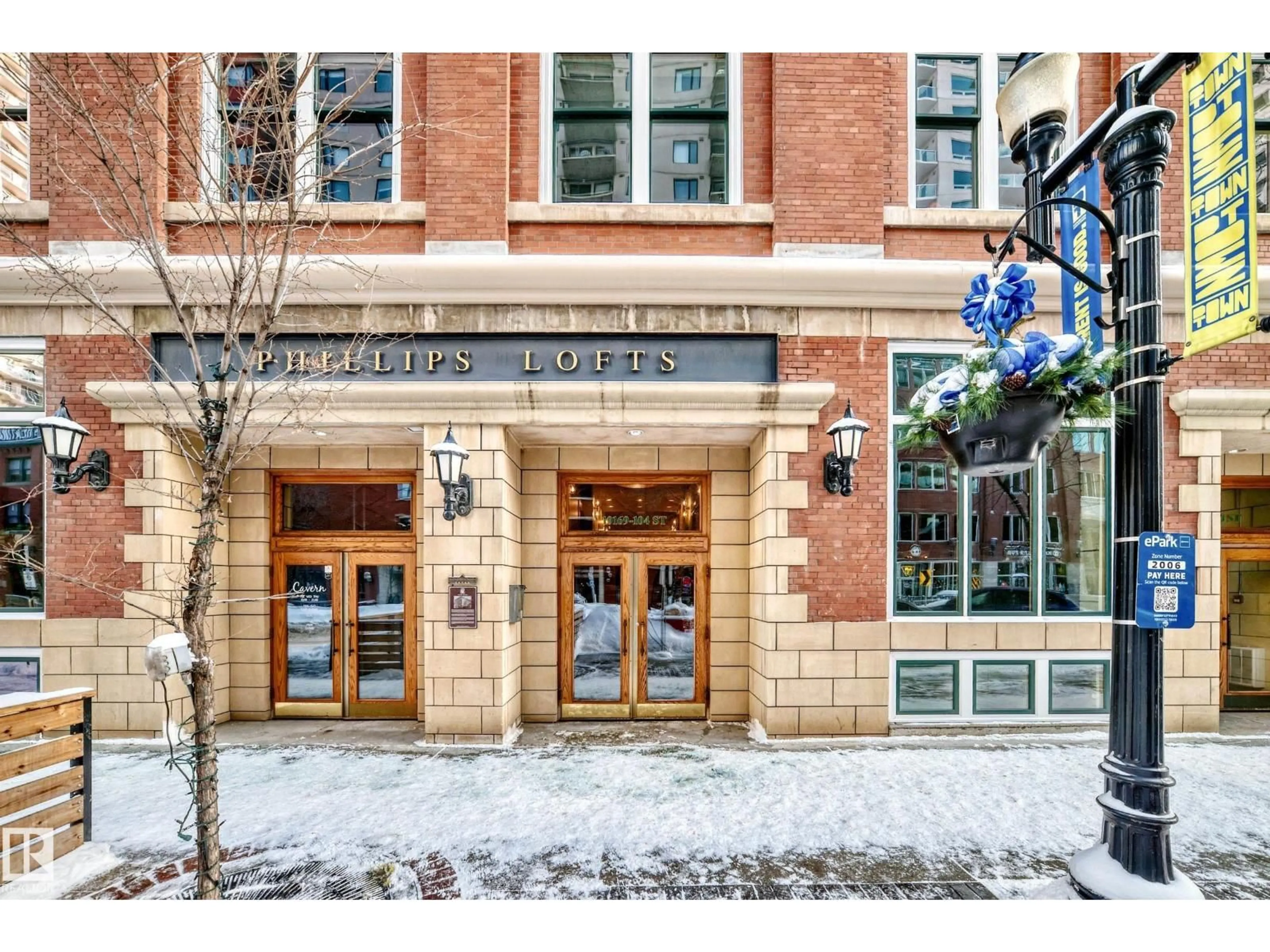 Indoor foyer for 401 - 10169 104 ST, Edmonton Alberta T5J1A5