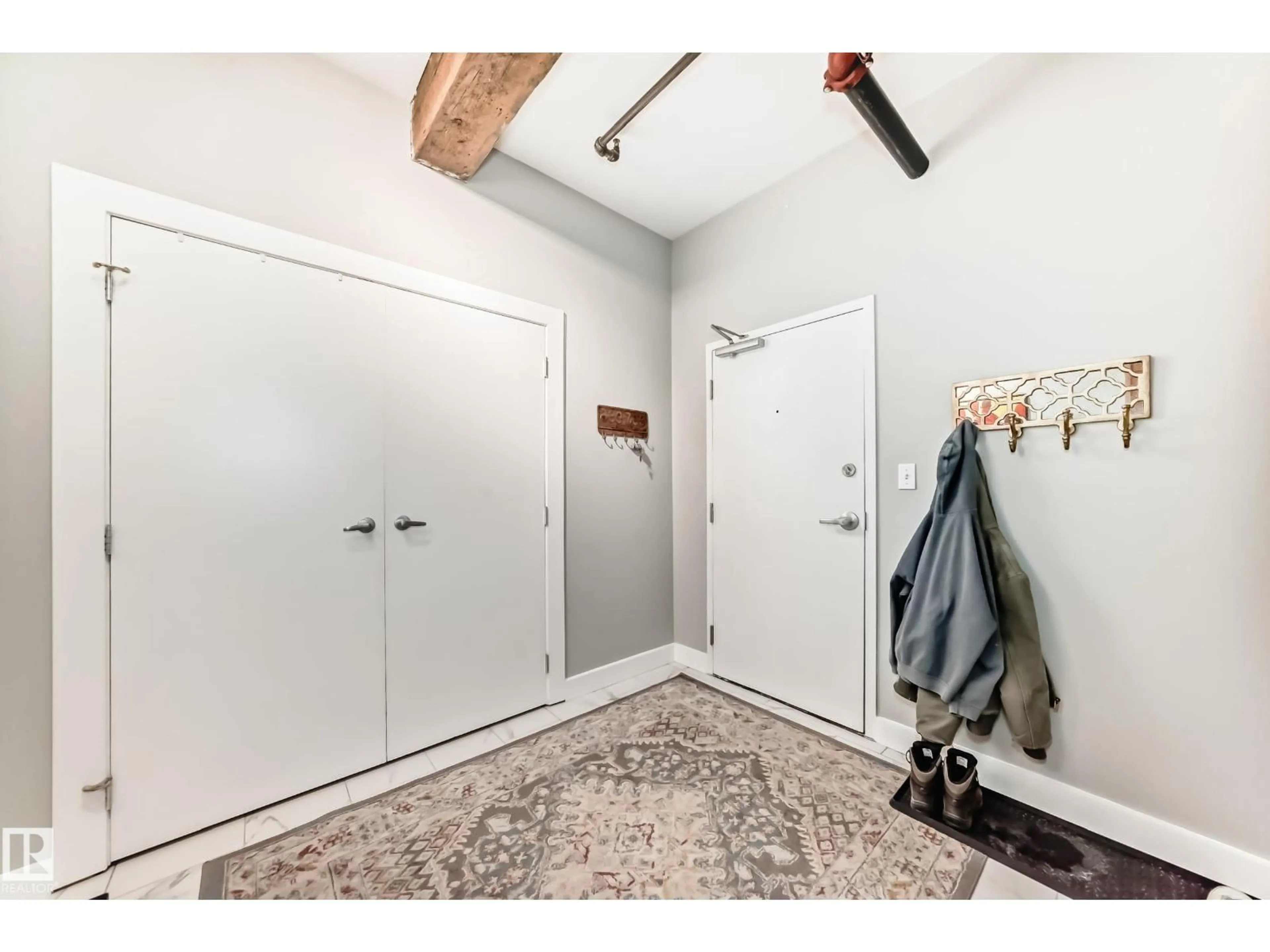 Indoor entryway for 401 - 10169 104 ST, Edmonton Alberta T5J1A5