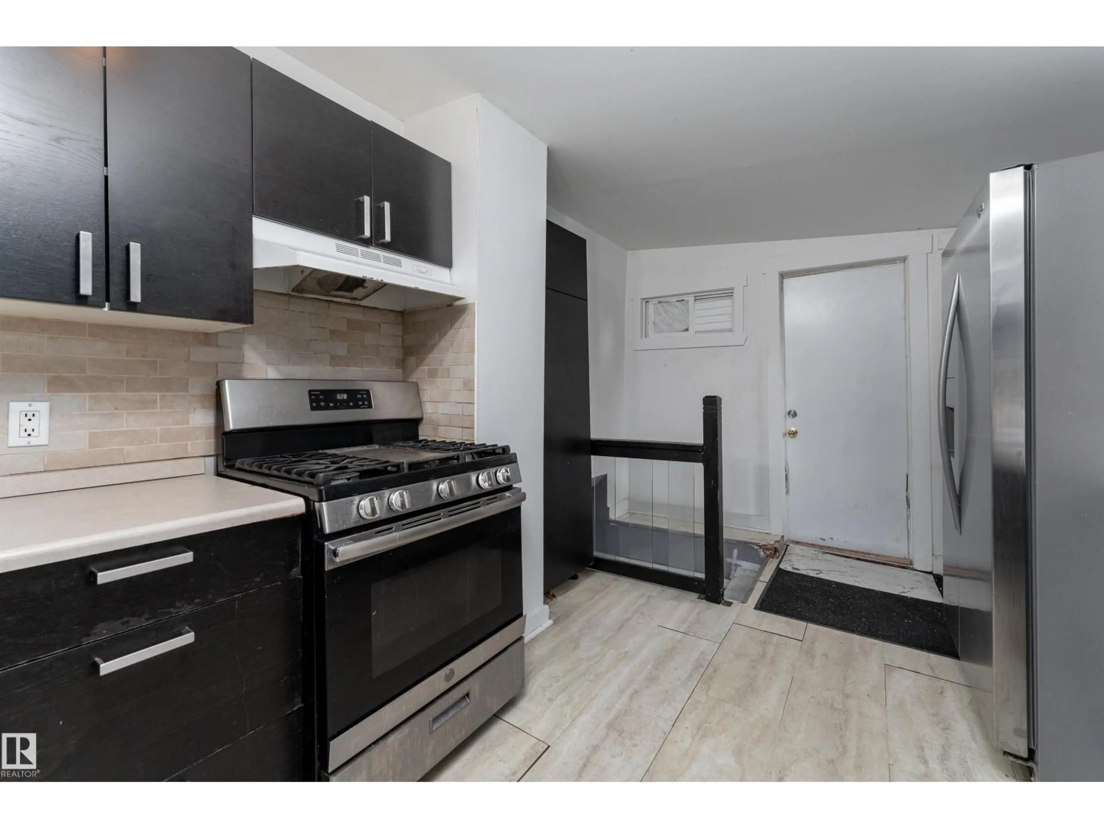 Standard kitchen, unknown for NW - 12018 95 ST, Edmonton Alberta T5G1M7