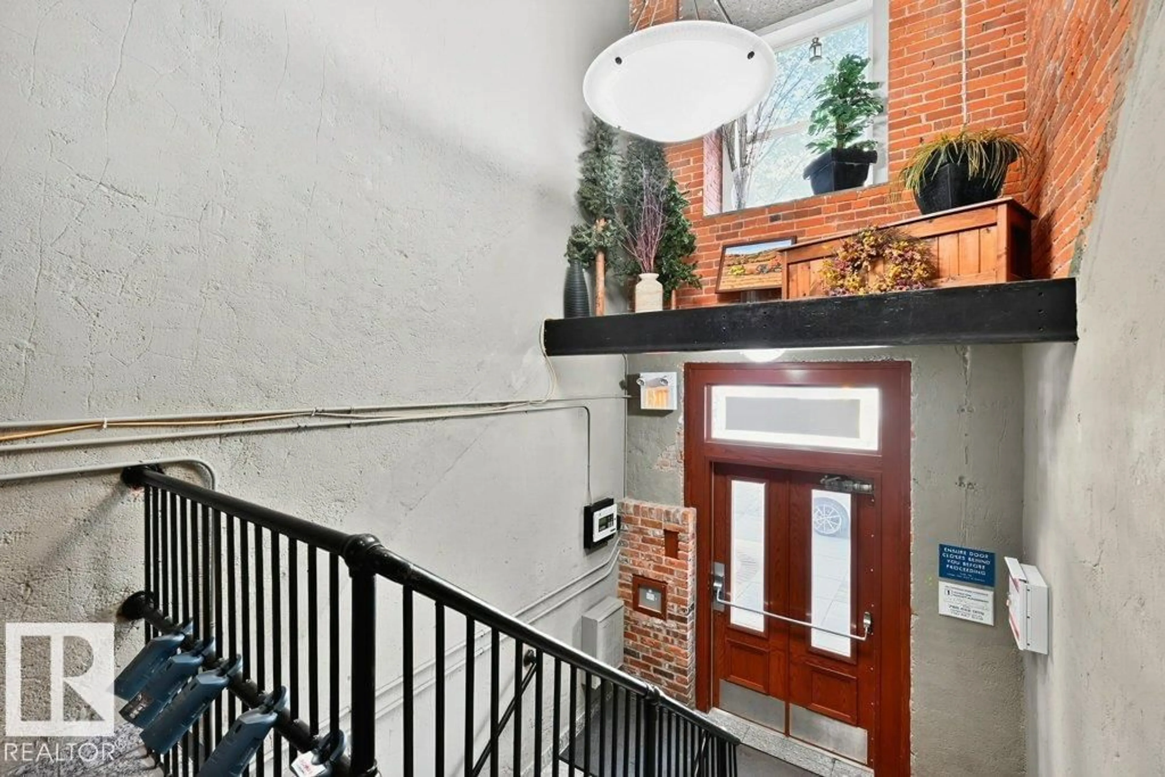 Indoor foyer for 403 - 10249 104 ST, Edmonton Alberta T5J1B1