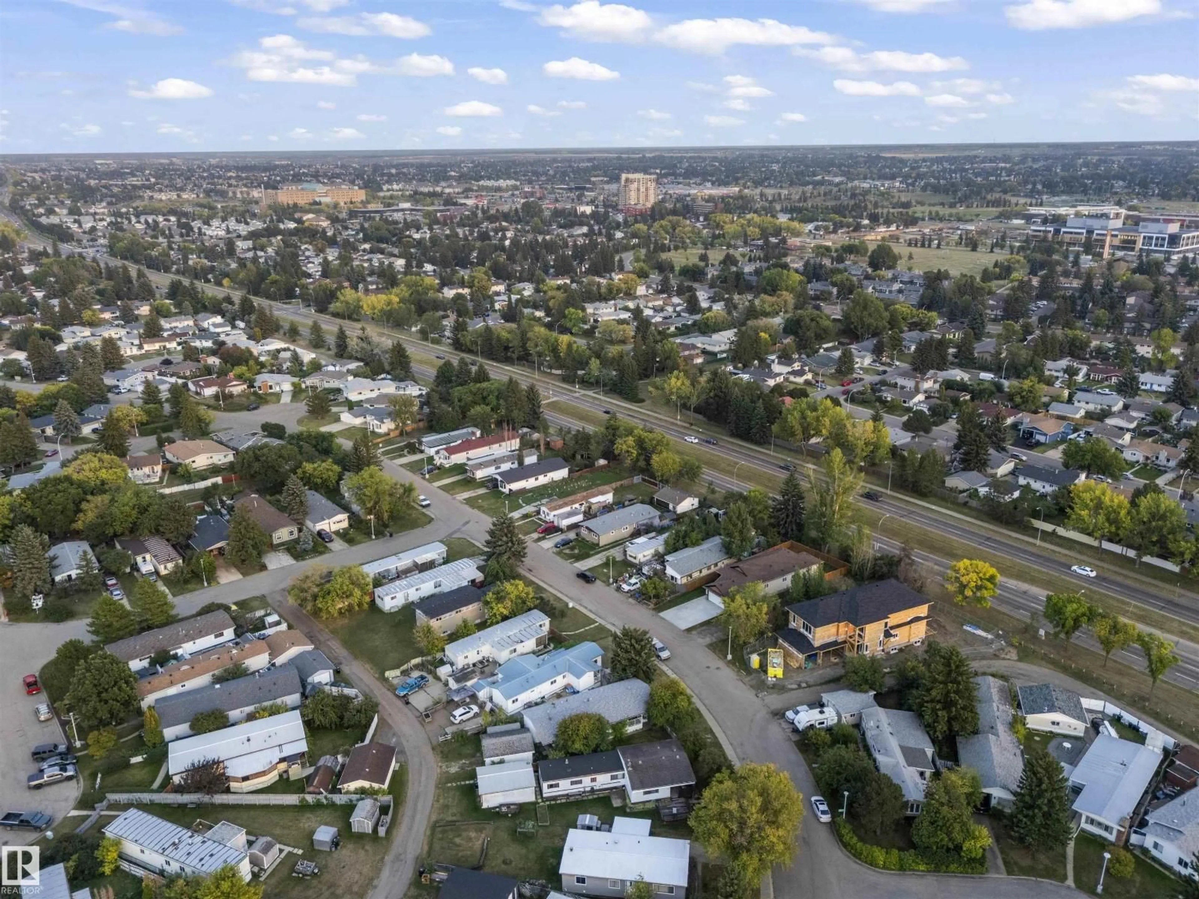 A pic from outside/outdoor area/front of a property/back of a property/a pic from drone, street for 224 LEE RIDGE RD, Edmonton Alberta T6K0N3