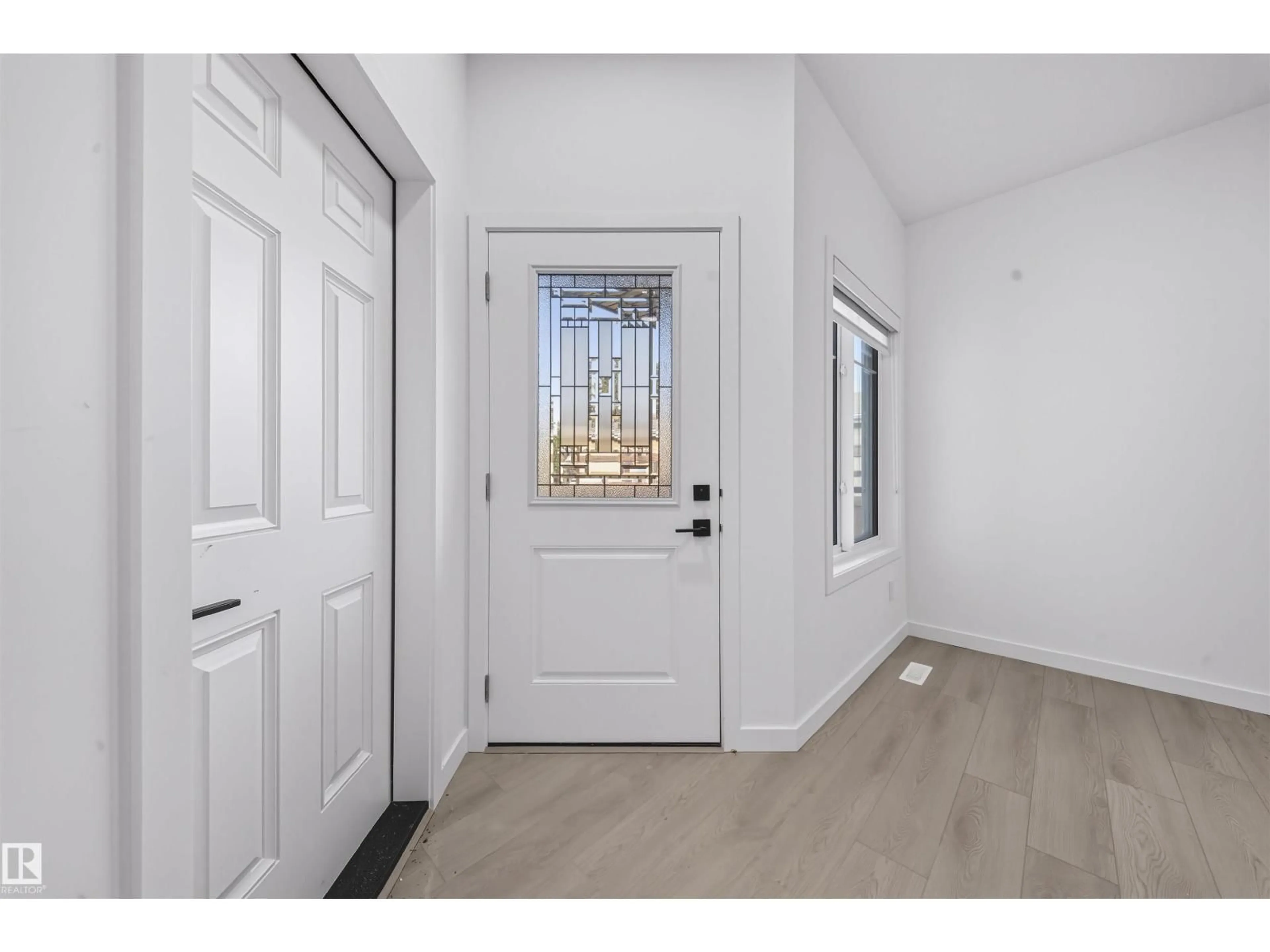 Indoor entryway for 224 LEE RIDGE RD, Edmonton Alberta T6K0N3