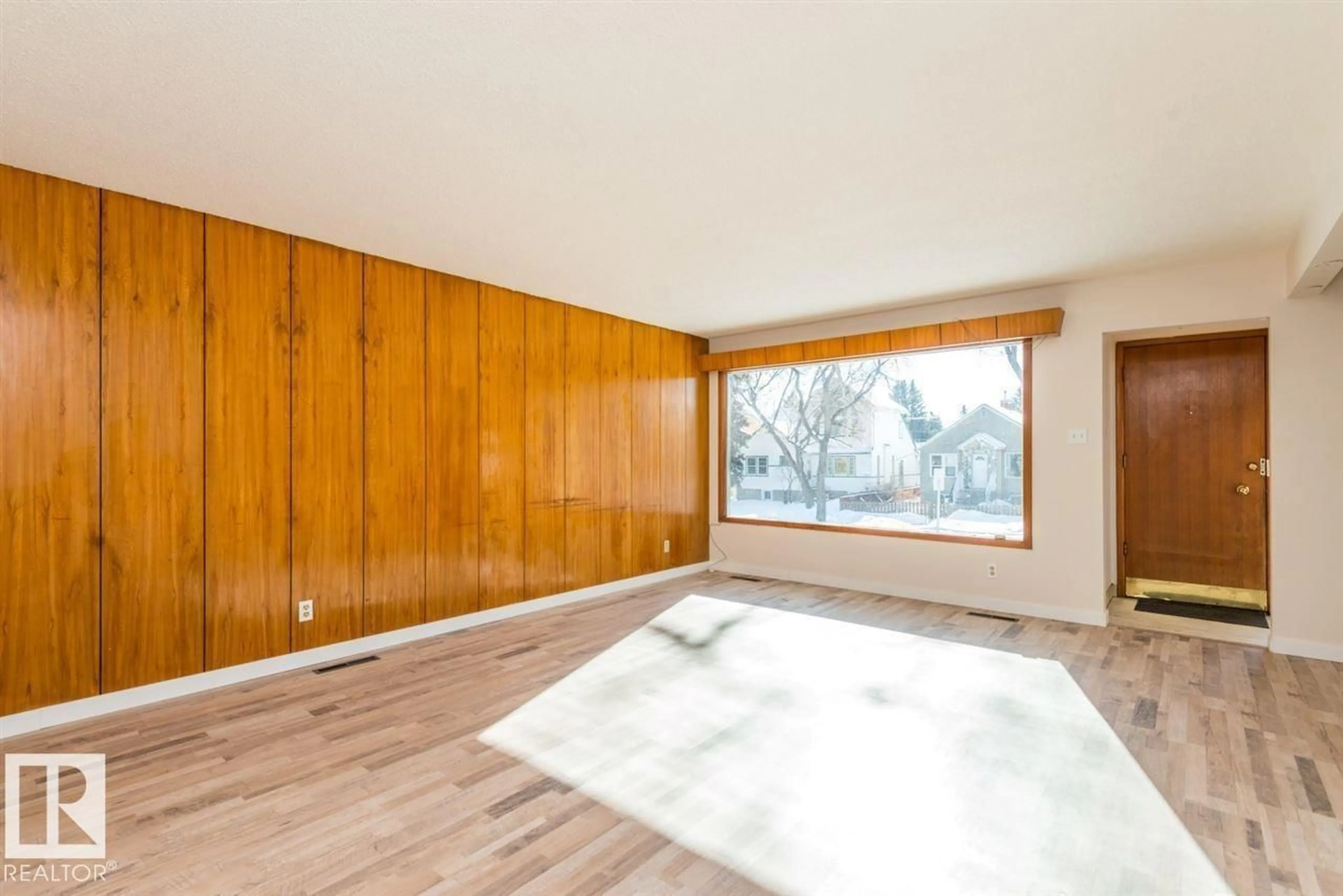 A pic of a room for 9850 81 AV, Edmonton Alberta T6E1W4