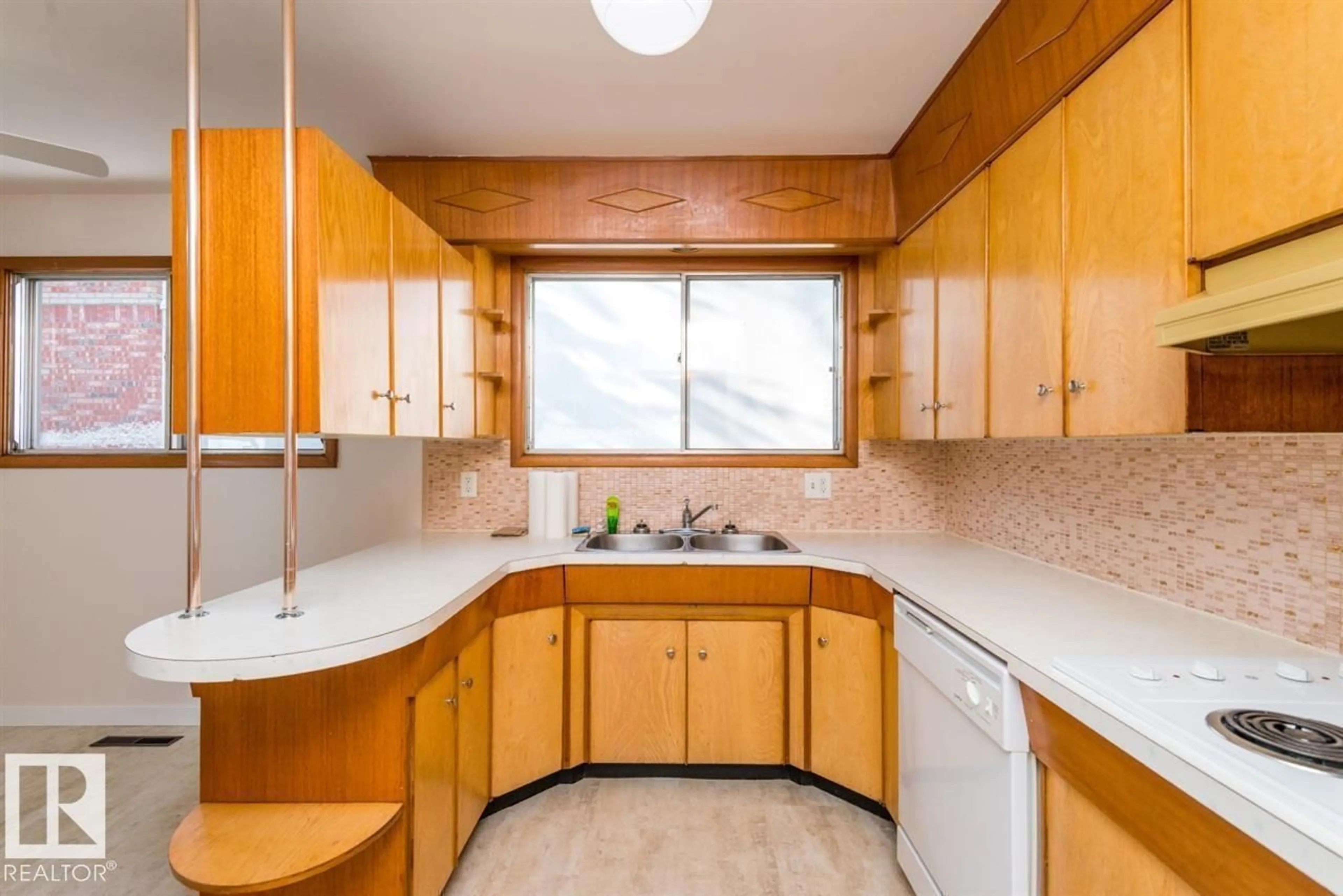 Standard kitchen, unknown for 9850 81 AV, Edmonton Alberta T6E1W4