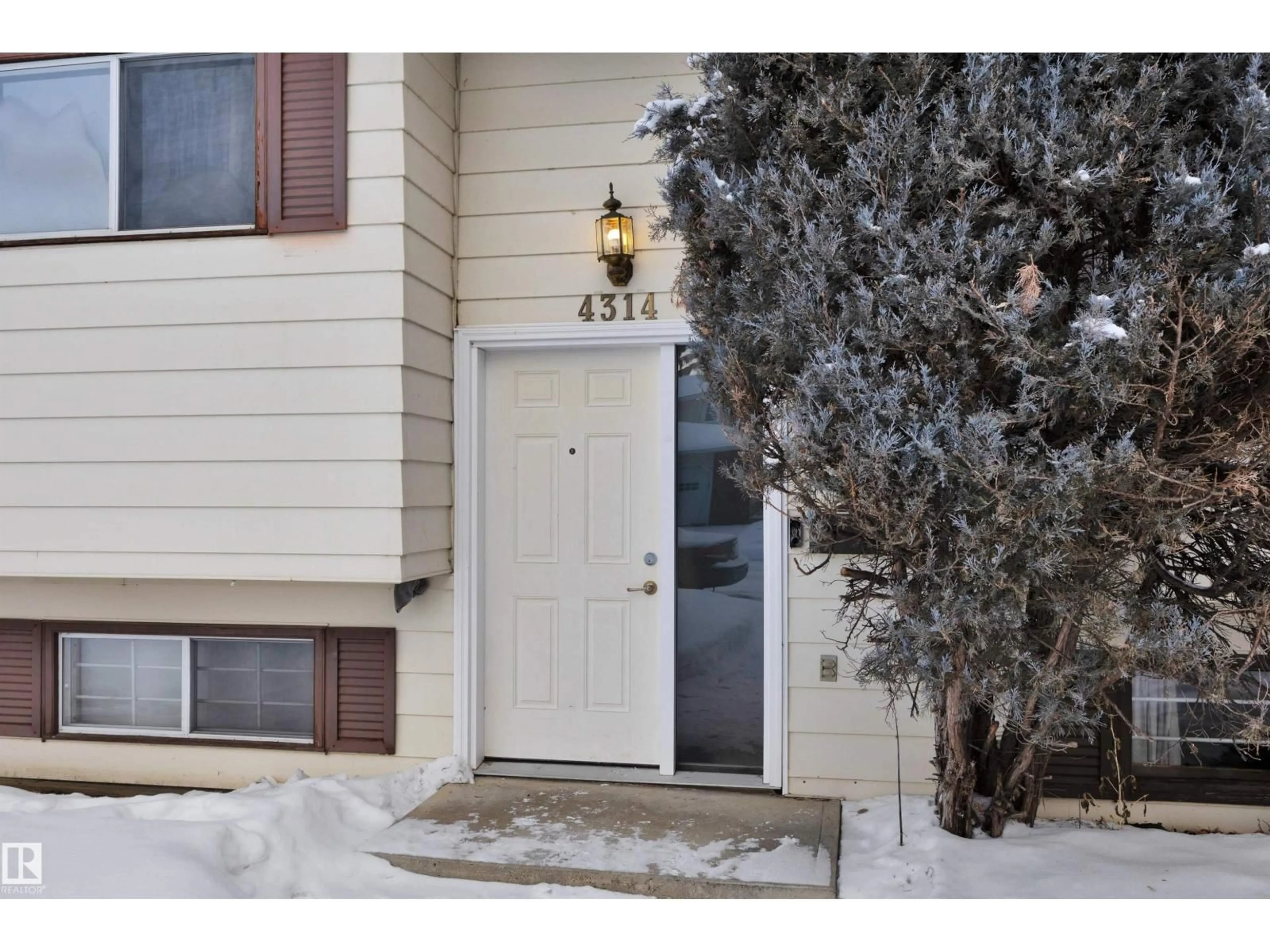 Indoor entryway for 4314 39 AV, Leduc Alberta T9E4X6