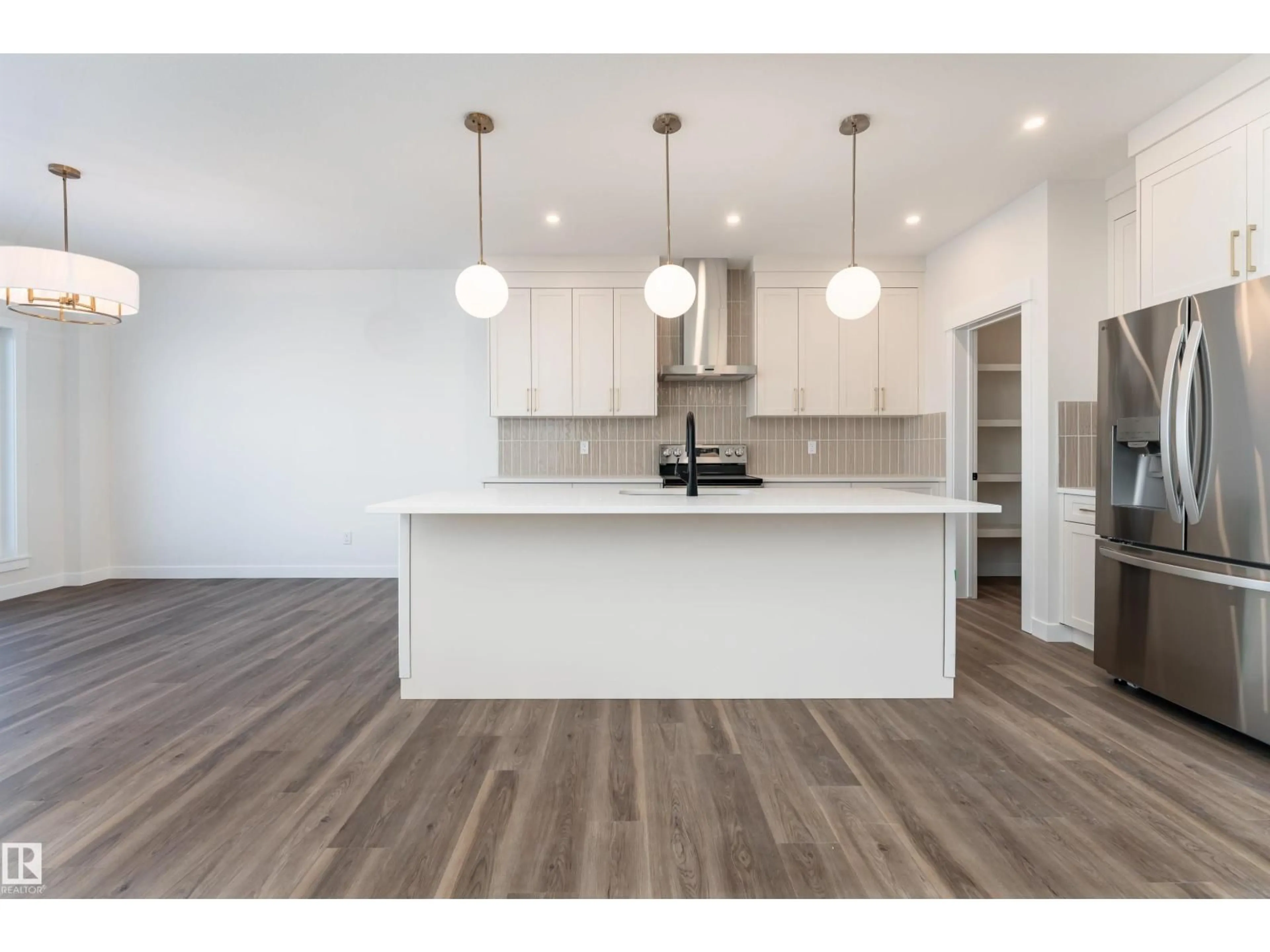 Open concept kitchen, wood/laminate floor for 6 TENUTO LI, Spruce Grove Alberta T7X3M7